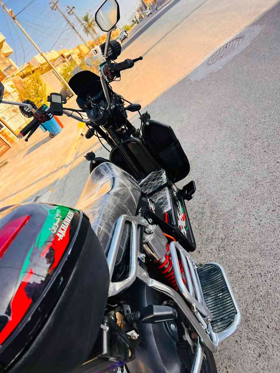 جبلي الاخوين  
نضافه فول 
نقص بطاريات فقط
بدون بطاريات 
جهاز نذار مانع السرقه 
السعر 350وبي مجال 
***********
‭***********
