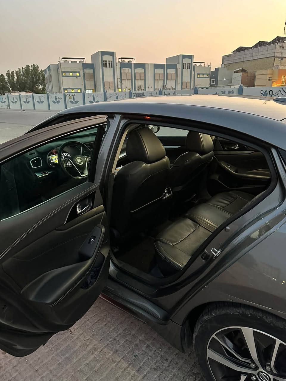🚘 للبيع نيسان ماكسيما SV موديل 2019
🇺🇸 وارد أمريكي

📍 رقم بغداد

📏 الممشى: 90,000 كم

🎨 اللون: نفطي

⚙️ المحرك: 3.5 لتر V6

💪 القوة: 300 حصان

🔄 گير Xtronic CVT أوتوماتيك

🚗 دفع أمامي FWD

⛽ بنزين

✨ المواصفات والتجهيزات:

• داخلية جلد

• كراسي أمامية كهربائية

• تدفئة الكراسي الأمامية

• دخول ذكي بدون مفتاح

• تشغيل بصمة

• تشغيل عن بُعد

• ستيرن مالتي فنكشن

• مثبت سرعة

• شاشة معلومات وترفيه

• Apple CarPlay

• Android Auto

• Bluetooth

• USB

• كاميرا خلفية

• حساسات ركن

• مكيف أوتوماتيك Dual Zone

• مرايا كهربائية ومدفأة

• إشارات انعطاف بالمرايا

• إضاءة LED

• ويل ألمنيوم 18 إنچ

• Blind Spot

• Rear Cross Traffic Alert

• تحذير من الاصطدام الأمامي

• فرملة طوارئ أوتوماتيكية

• نظام مراقبة ضغط الاطارات

• عدة أنظمة أمان ووسائد هوائية

الحادث موضح بالصور.

📍 النجف

💰 السعر: 125$و بيها مجال 

📞 ***********
