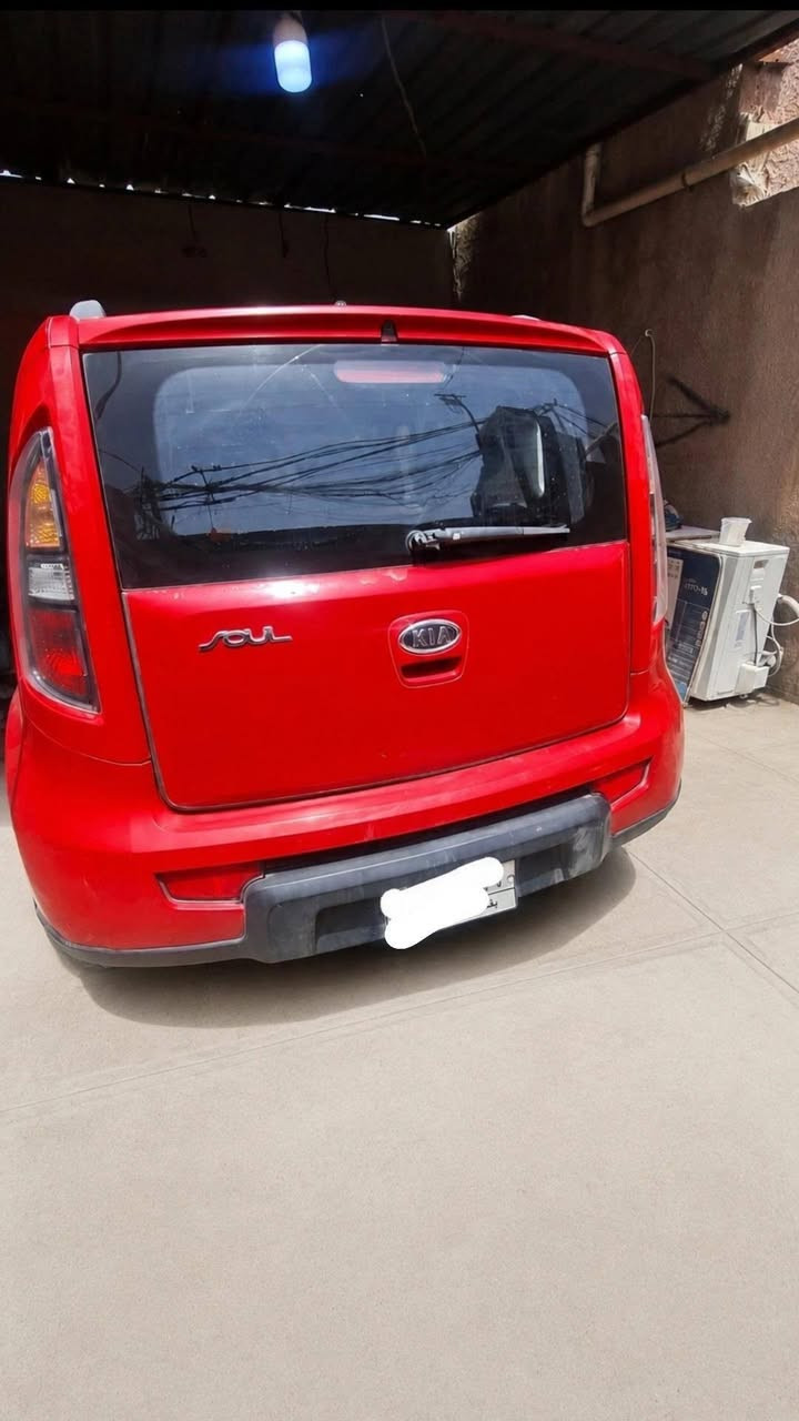 كيا صول ٢٠١١ خليجي محرك 1600
ماشية 145 الف كيلو 
صار بيها حادث بسيط هلال جاملغ خلفي 
صور الحادث فقط الجاملغ ودعاميه موجود بالمنشور 
السياره مابيها اي قطعه صبغ او تبديل 
السيارة جاهزة ونظيفة محرك كير شاصي لغد مكفول
رقمها بغداد 
تبريد جديد  .بطاريه جديده.داينمو جديد .ادامه كامله ..سلف ومشط ستيرن جديد ..راديتر جديد 
باختصار نضيفه 
تتفضلون وتشوفوها 
 العنوان بغداد 
السعر 90 
(وبيها مجال)
للاستفسار  
***********
