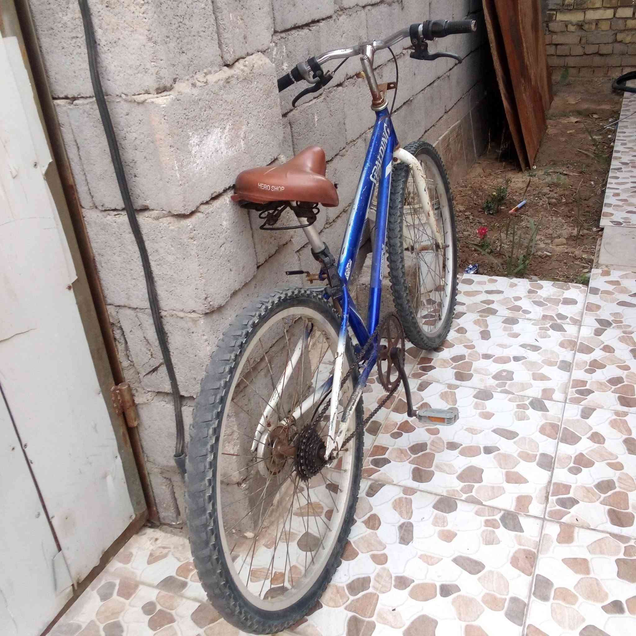 سلام عليكم بايسكلات للبيع عدد 2 بايسكلات جاهزازت حجم 26 السعر 65 وبيهن مجال العنوان واسط الحسينيه الاتصال على الرقم ***********
