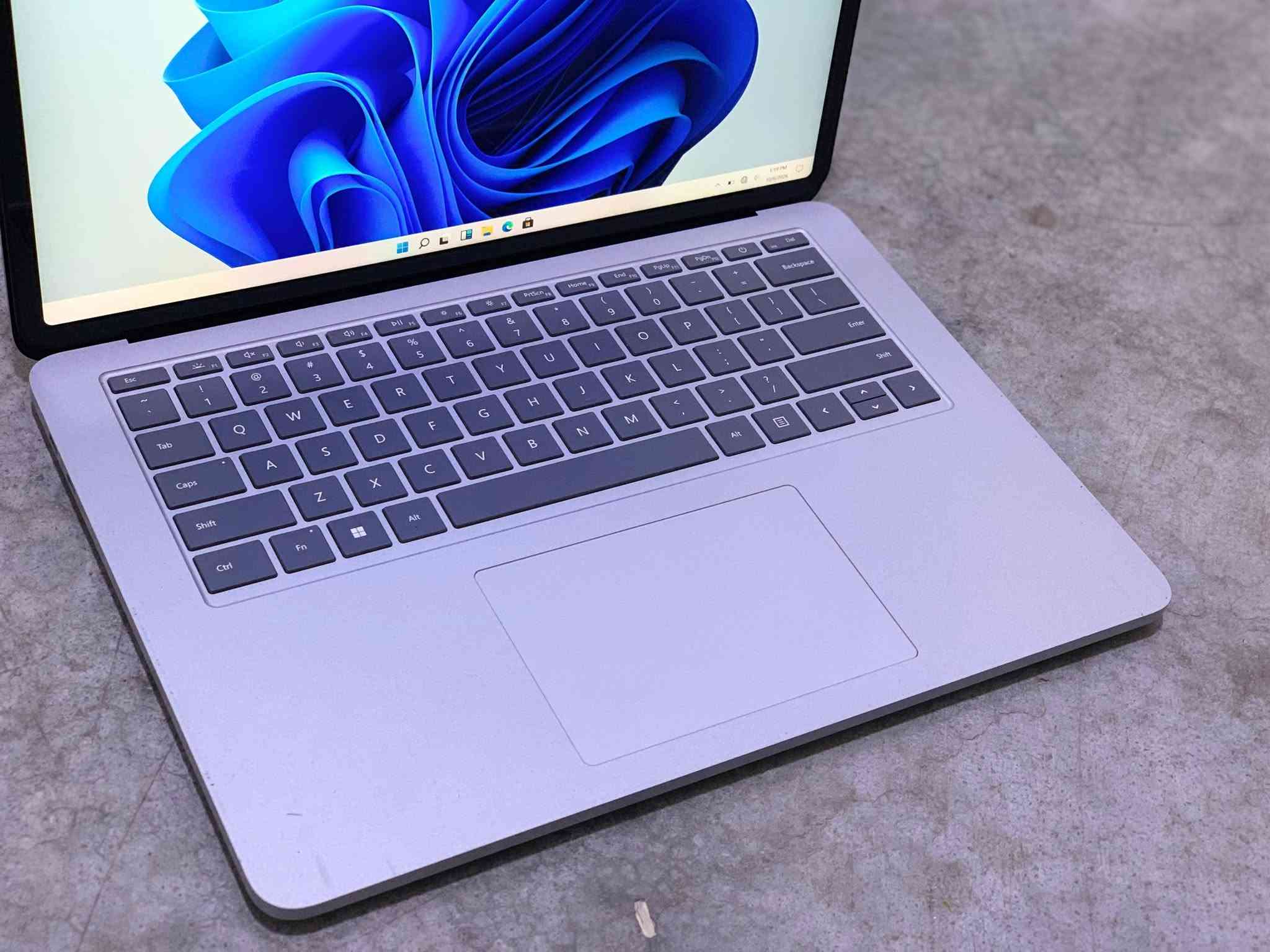 Surface Laptop Studio • i5 الجيل ١١ • رام ١٦ جيجا