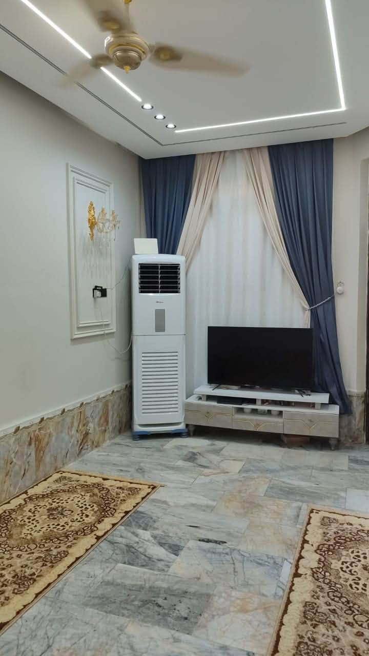 🏠 بيت للبيع – حي أور

📍 الموقع: حي أور، شارع السبيس، بالقرب من جامع الهدى بالمربع الذهبي
شارع تبليط عرضه 10 متر
📐 المساحة: 120م²
📏 الواجهة: 6م | النزال: 20م
على شارع تبليط عرضه 10 متر 
🏡 البيت طابقين:

🔹 الطابق الأول: غرفة، صالة، استقبال، مطبخ، صحيات داخلية وخارجية.
🔹 الطابق الثاني: 3 غرف، صالة، وصحيات.

✨ بناء حديث درجة أولى

📞 للاستفسار: ***********

