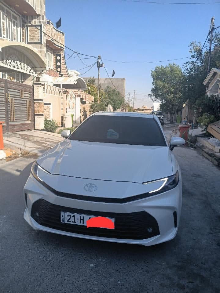 من رخصة مدير الگروب 
كامري ٢٠٢٥ خليجي  رقم سليمانية وكالة جيهان 
مكفوله من كلشي بيها بس صبغ بالحافه البلاستك اللي تحت باب السائق واضحه بالسونار ( باب السائق سليم ١٠٠٪؜ مابيه ايي طخه)
ماشيه ٢٩٥٠٠ كم 
فول مواصفات 
فتحه، بصمة ، كشن كهرباء ، بردة خلفيه كهرباء بلاديه 
السعر ٢٥٥ ورقه وبيها مجال بسيط للشراي 
مكان السياره. ديالى 
***********

