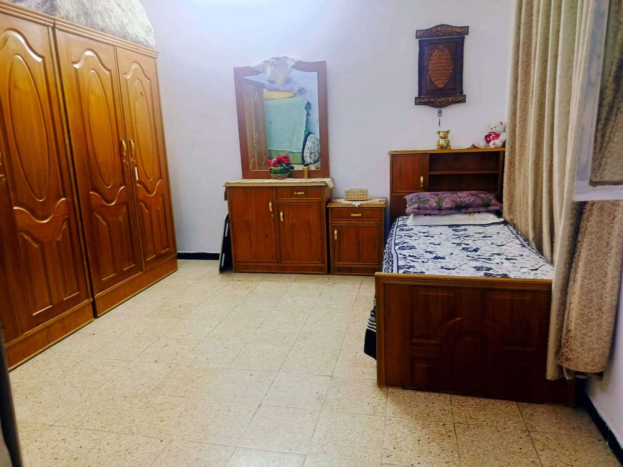 مشتمل للايجار طابق ثاني مساحة 75م في الشعب الضباط مربع جامعة الامام الكاضم نضيف جدآ 
يحتوي على استقبال وحولي مطبخ 
وخدمات وغرفة نوم مع سطح

سعر الايجار / 400 الف قفل 

للاستفسار زيارة مكتب العقابي او الاتصال 
حسين العقابي/.   ***********
