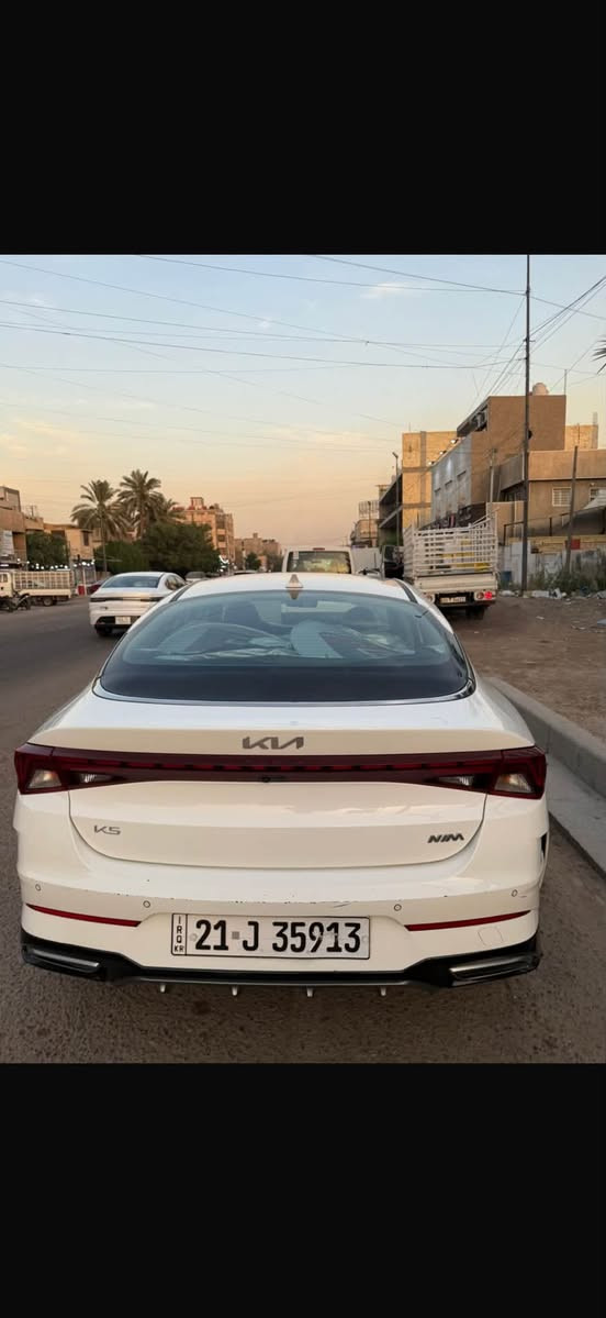 السلام عليكم 
كي 5  ابيض خليجي  2023
محرك 2000  دوش بصمة   كشنات جلد بلادي  
شاشة كبيرة  
تبريد قطعتين 
كشن سايق كهرباء 
حساس امامي خلفي 
سايد بريك دكمة 
كار بلي 
اوتو هولد 
مري شفط 
كامرة دوارة
5 انظمة قيادة 
مانع انزلاق 
Abs
ويل 17 
ليد خلفي متصل 
 السيارة فول بدون بانوراما
ماشية 106 الف  
بيها بارد شبر ونص باب السايق من الاسفل 
وبارد بنيد وبارد نصف چاملغ امامي الايمن 
گير محرك صبغ حدادية مكفولة
*********** مكانها بغداد 
سيارة رقم سليمانية باسمي
السعر : 185
