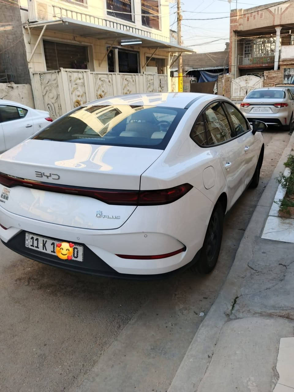 السلام عليكم
 السياره Byd 2025 كن بلاس
سياره كلش جديده بس بيه طخه صغيره بالباب 
ماشيه 3000
مكاني بغداد الغزاليه سياره بأسمي  سعر ٢٠،٠٠٠٠٠٠ مليون وبيه مجال قليل 
رقم ***********

