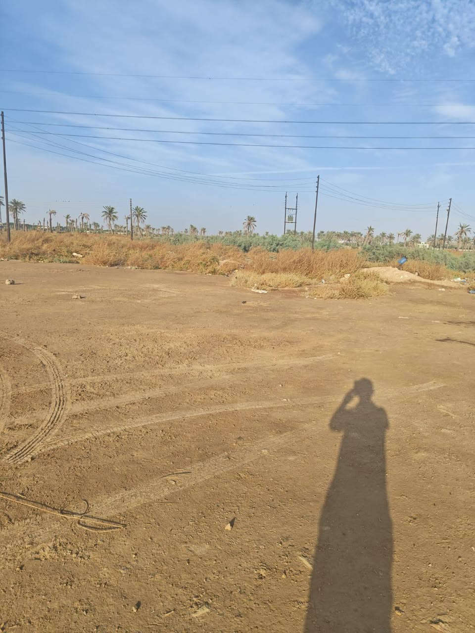 بستان حجي بشار • ٢٠٠م • كهرباء وماء