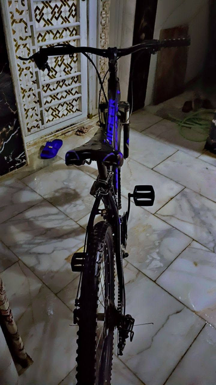 بايسكل جبلي للبيع نضيف بي بس اليده مالبريك مكسوره سعره 75 ولي مجال قليل  البايسكل متروك مكاني كربلاء حي الوفاء متواجد اتصال على هذه الرقم ***********
