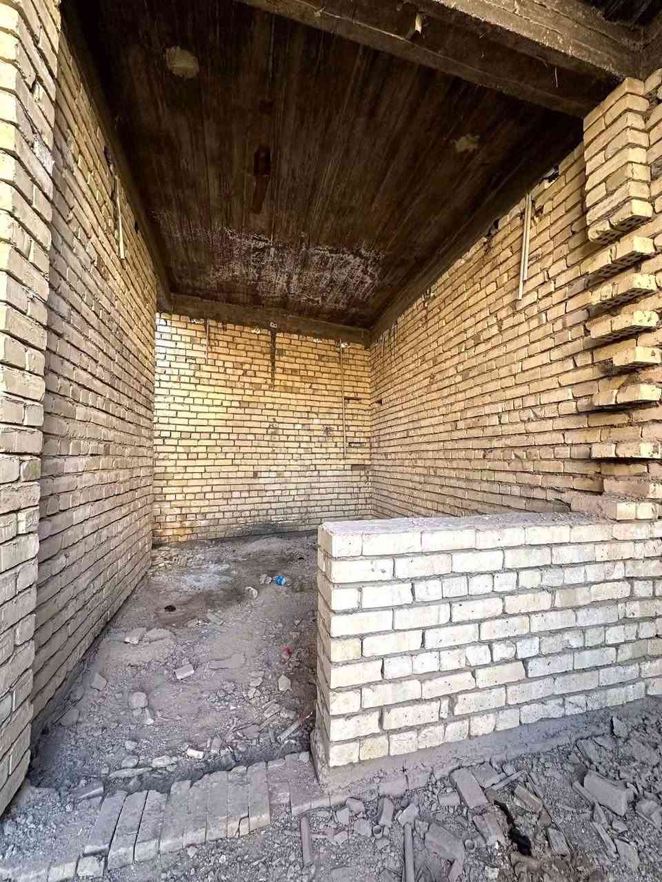 السلام عليكم حبايب هيكل للبيع بزوير المساحه ١٠٠م مربع ١٠x١٠ بناء درجه اولى صب كونكريت مسلح اساس وسقف طابوك جمهوري على الشارع الرئيسي مال الغسل وخارطه كلش مرتبه يحتوي على استقبال وصاله ومطبخ وغرفه  وصحيات 2
موقع مميز قريب على الكورنيش 
 التواصل والاستفسار الرقم ***********
