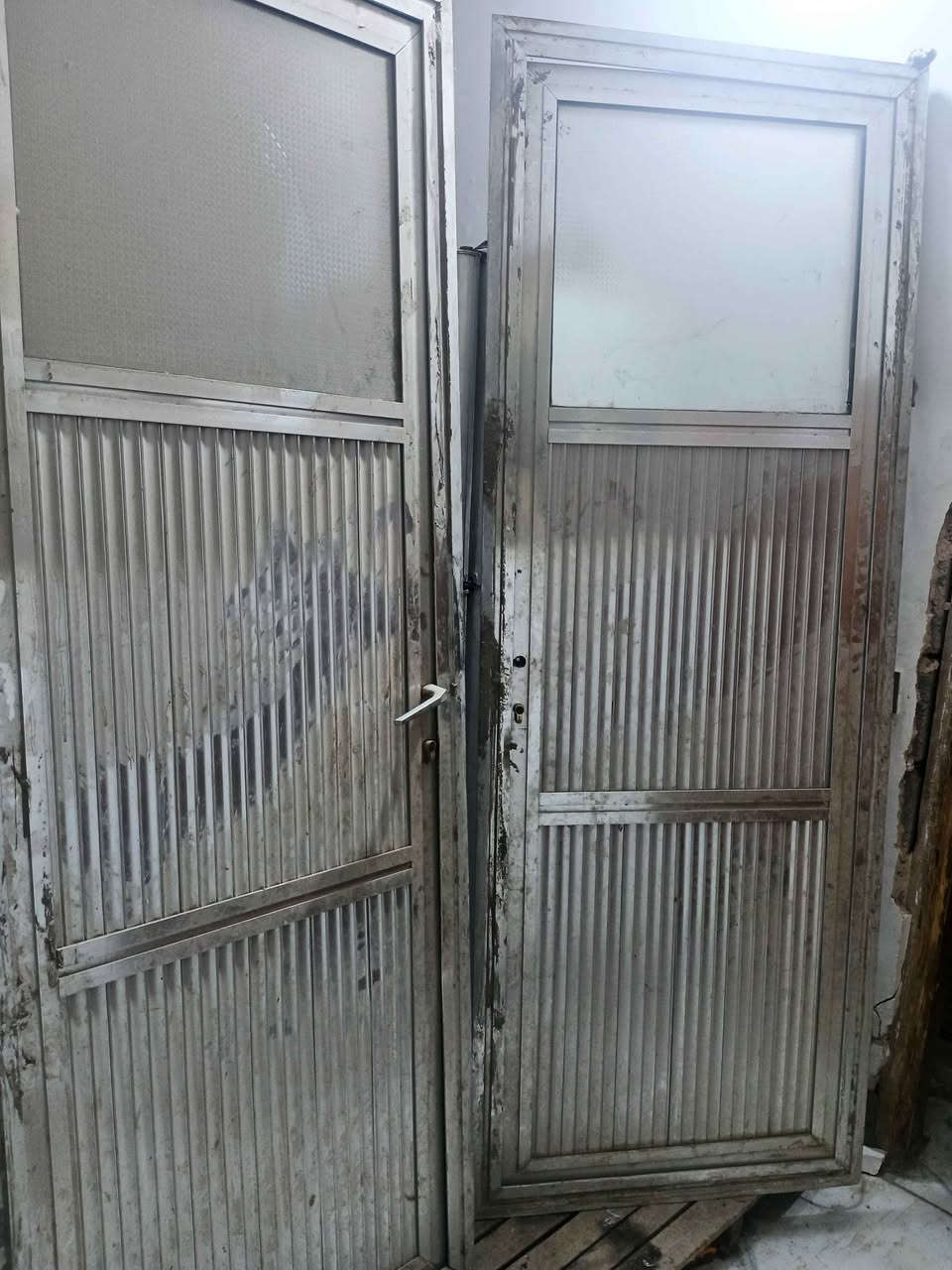 السلام عليكم ٢باب للبيع نضيفات كلش السعر الواحد ٣٠وياهن جراجيب *********** كربلاء, العراق
