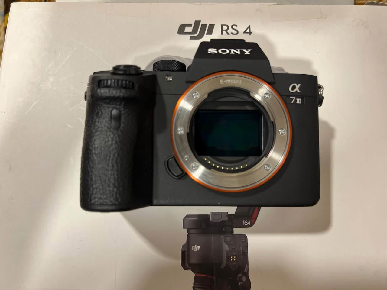 سوني a7iii /sony 
شتر 6k 
نظافة 98% 
كامرة جديدة بمعنى الكلمة 
مكاني النجف الأشرف واكدر اجيبه البغداد 
***********

