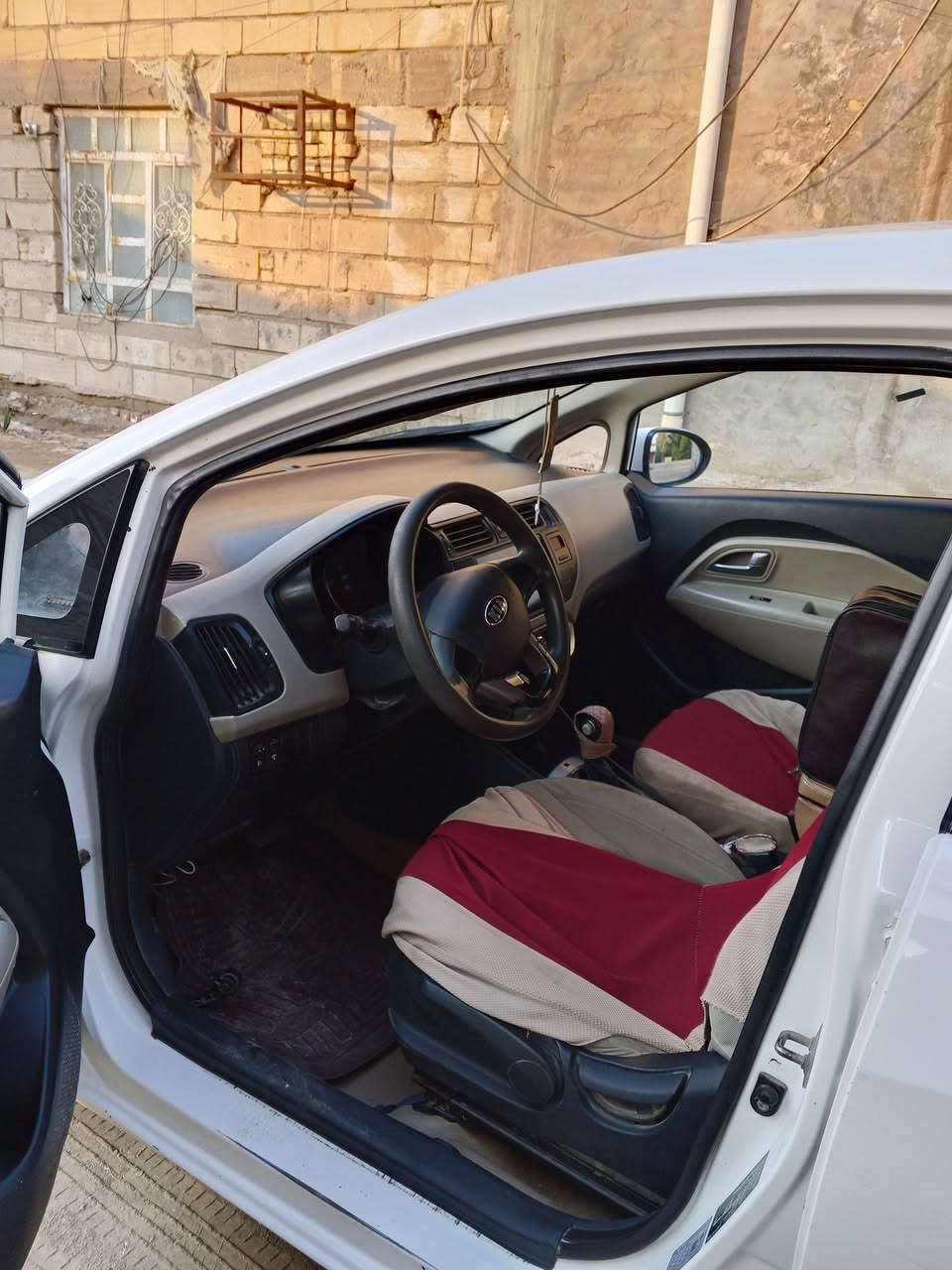 كيا ريو مديل 2014 خليجي ذي قار حرة السنوية 29مكينة گير حدادية بيه طخات بسيطة السعر 76 وبيه مجال الاتصال واتساب ***********
