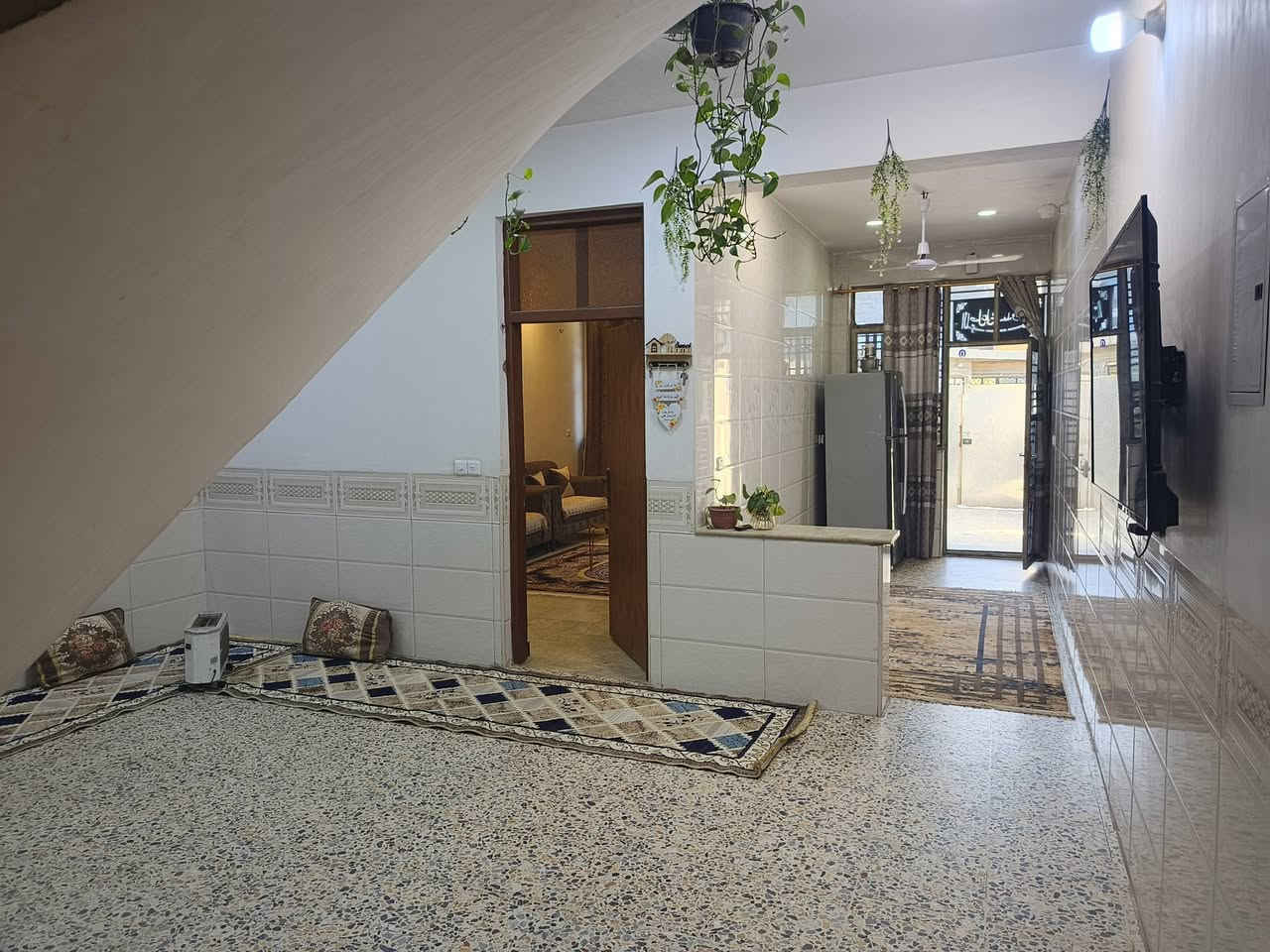السلام عليكم
بيت طابو ملك صرف حي الرئاسه مال عبيدي

مساحته ١٤٠ متر بناء جديد طابق ونص نهاية شارع البداله خلف سنتر الرئاسه كلشي وكلاشي 

الاستفسار عن باقي التفاصيل او السعر على الخاص او الوتساب ***********

