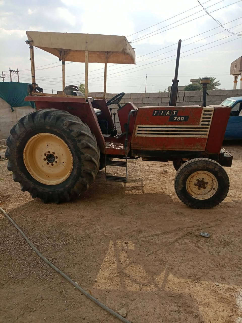 السلام عليكم 
تنكتر فيئات للبيع موديل 82 رقم كركوك الماني حجم 780 
كير اكسل شرط محرك  بي بدايه بخار 
المكان كركوك الحويجة للاستفسار ***********
