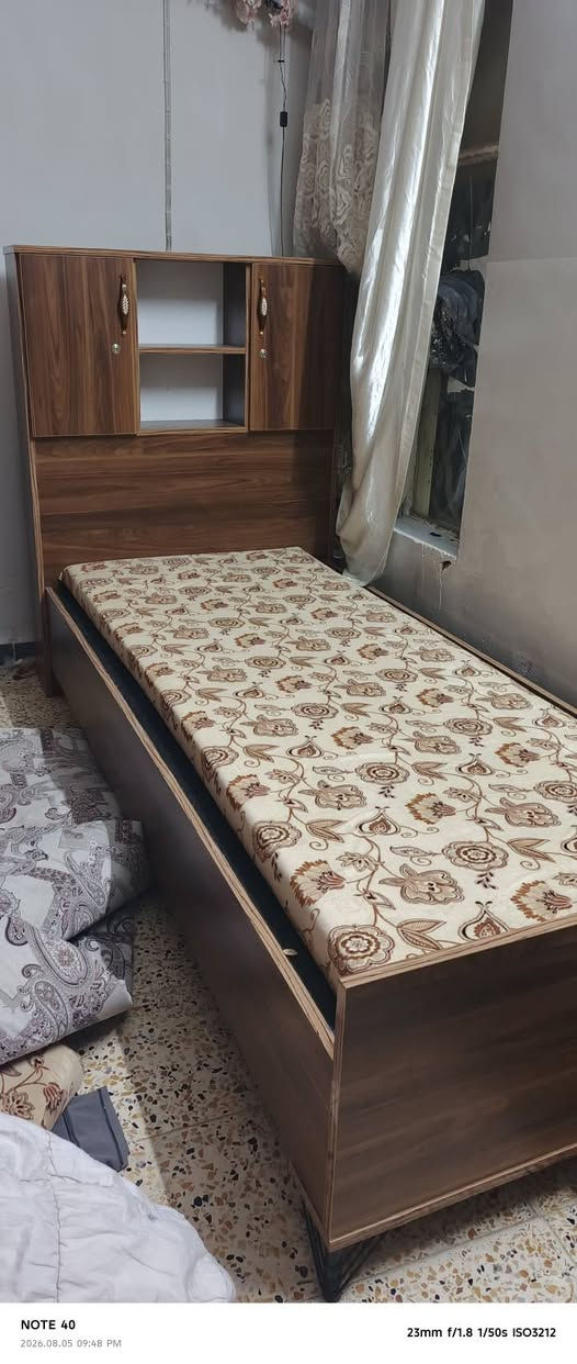 سلام عليكم. جربارة(سيسم) نفر واحد أصلي شغل نجار👌 يعني مو جاهز شغل درجة أولى تجي تشوفة وتقيمة مستخدم أقل من شهر سعرة ١٧٥ بي مجال قليل
ميزتوالت أيضا نظيف سعرة ٥٠ وبي مجال. 
للأستفسار الاتصال بالرقم *********** موجود واتساب

