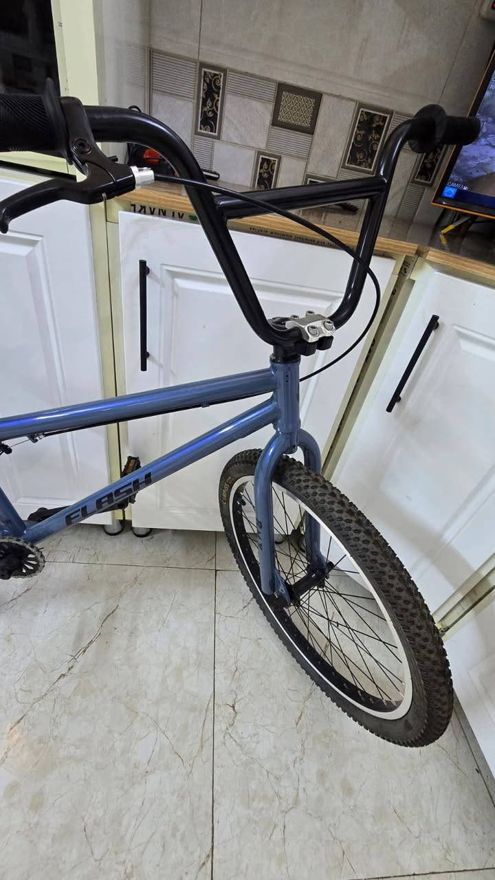 السلام عليكم
بايسكل bmx رياضي حجم ٢٤ جديد غير مستعمل 
السعر ١١٠ الف 
***********
