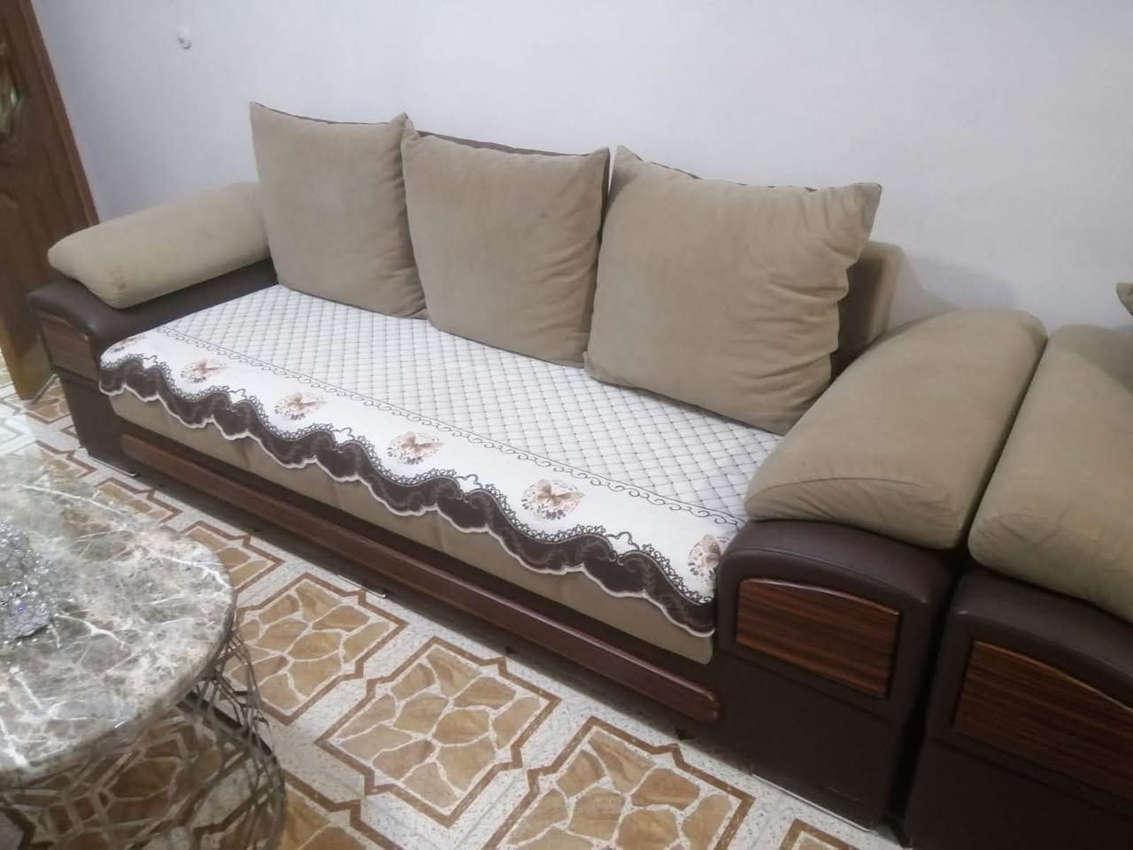 تخم قنفات كلش نضيف ١٠ مقاعد الصنع تركي ونظيف مابي اي عيب وسعره  ٣٧٥ اتصلو ع رقم ***********
