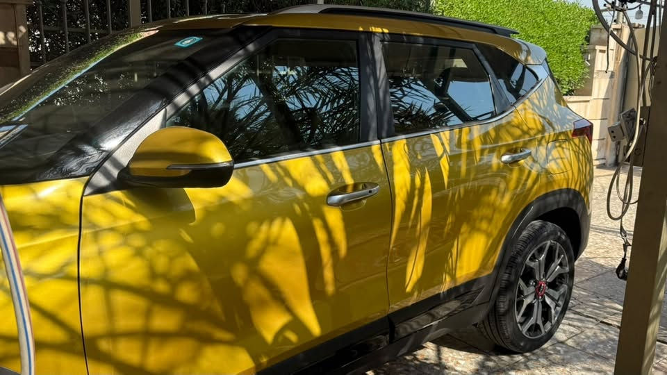 كيا سيلتوس sx
2022
المحرك 1.6T 
4سلندر
AWD
حادث جاملغ وبنيد 
الصور حادث موجودة⬇️
رقم الشاصي
KNDETCA28N7305436 
ماشية 30 الف ميل 
    مصابيح أمامية LED
* LED Fog Lights
* إضاءة DRL LED

شاشة 10.25 إنچ
* Apple CarPlay / Android Auto
* نظام صوت Bose Premium
* 7 سماعات + Subwoofer
* شحن لاسلكي للموبايل
* تشغيل عن بُعد
* دخول وتشغيل بدون مفتاح
* مكيف أوتوماتيك
* مرايا مدفأة
* مرآة داخلية Auto-Dimming
* مقود رياضي Flat-bottom
* فرامل Parking كهربائية
* مثبت سرعة Smart Cruise Control مع Stop & Go 

العنوان بغداد السيدية
السعر 12,000$
***********
