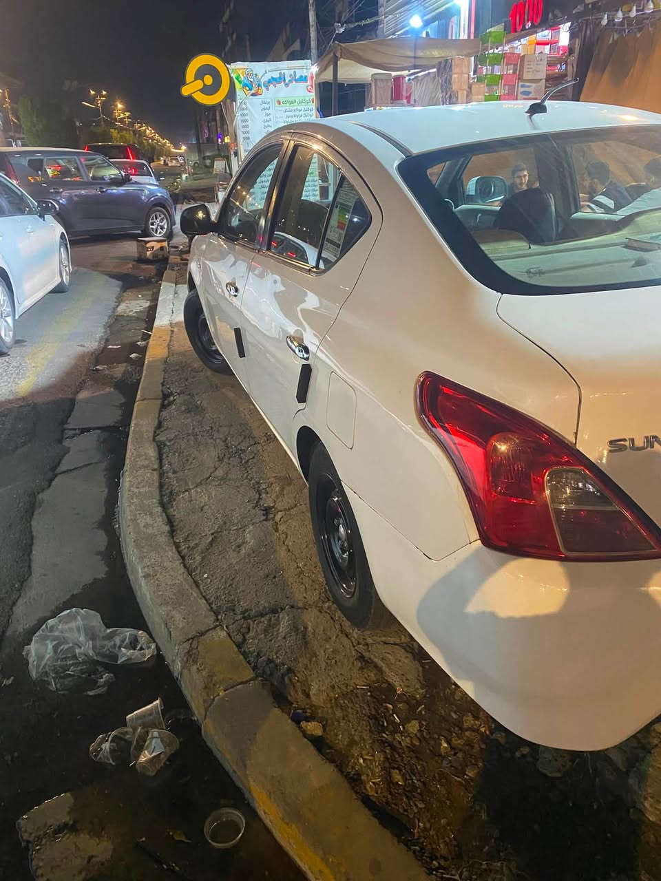 نيسان سني هندي بليته زركة
موديل (19)
ماشيه(215)
السياره بيها جاملغ الخلفي  صبغ والصندوك مبدل 

بيها ملاحظات شويه بارد 

تخم تاير جديد 
السعر 93وبي مجال حك الجيه 
صدر كامل جديد 
مكان السيارة بغداد
حي العدل 
***********
