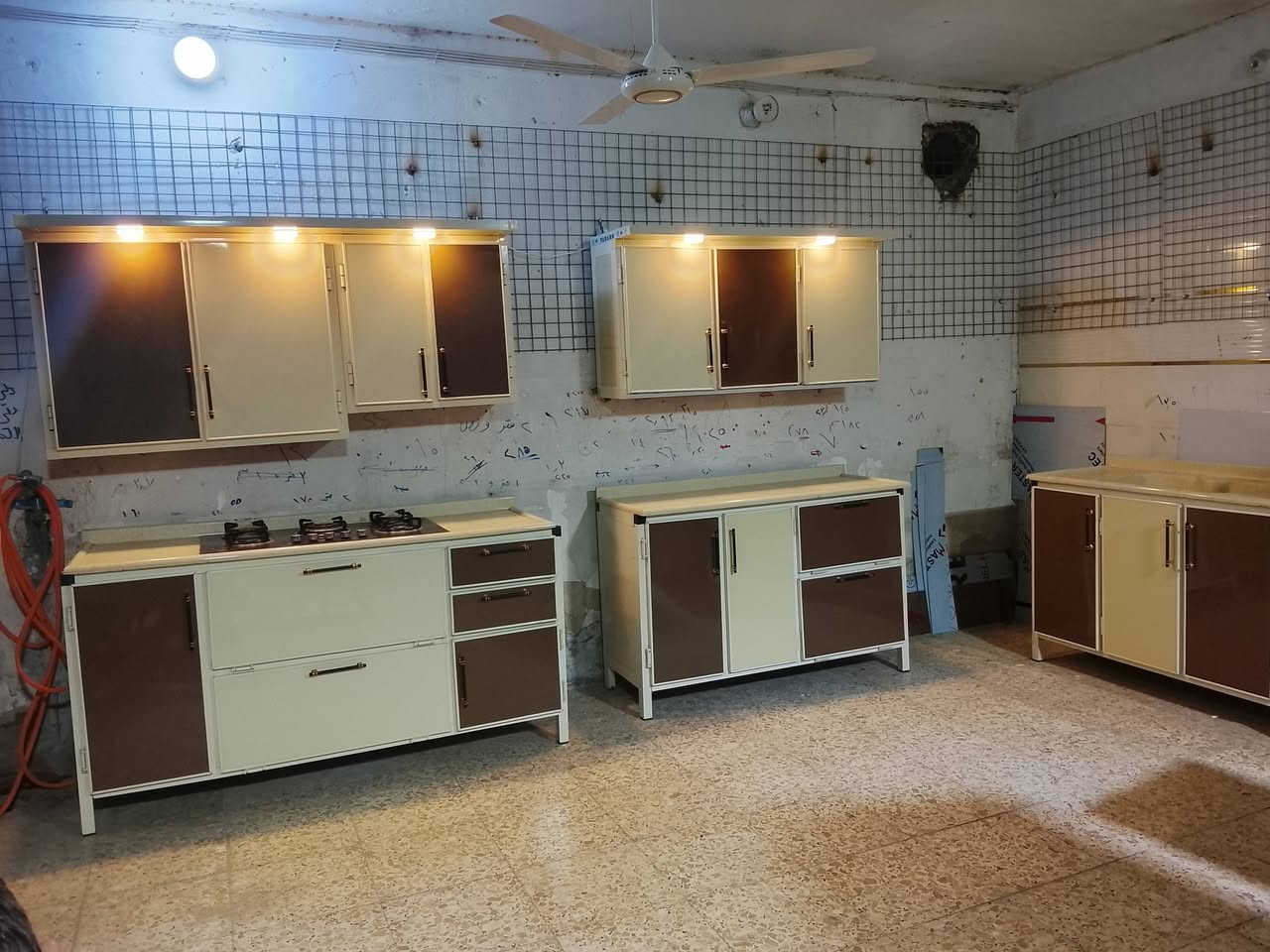 كاونتر تفصال درجه اولى 5قطع كله مرمر مع طباخ نضيف جدا لا يوجد ضرر العنوان بغداد الشعب ***********
