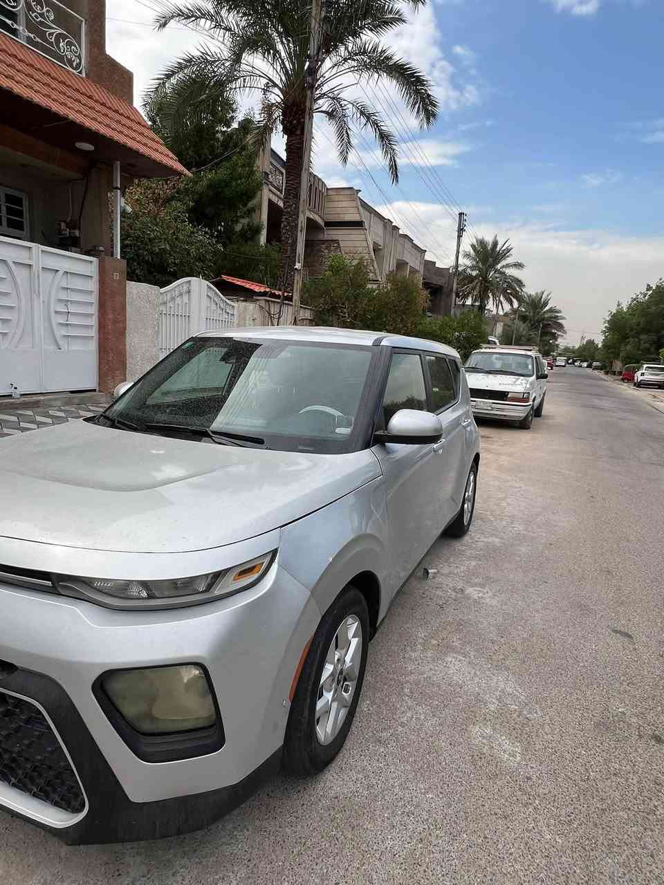 سلام عليكم كيا صول 2020وراد أمريكي  حادثه بنيد مبدل وباب سايق كلير من امريكا فقط كير مكينه 2000دوش  صدر كله جديد ومكفول  السعر 124بيه مجال مكاني البنوك رقم ***********

نص مكتوب في الصور:
- 9:32 Messenger 3 من 4