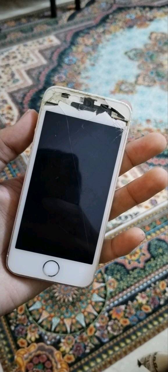 السلام عليكم
عندي تليفون ايفون iPhone se 2016 
التليفون شغال كلش كل شي ما بيه 
رائد ب 20,000 قفل 🔓 
توصيل ما عندي 
مكاني بغداد زيونه