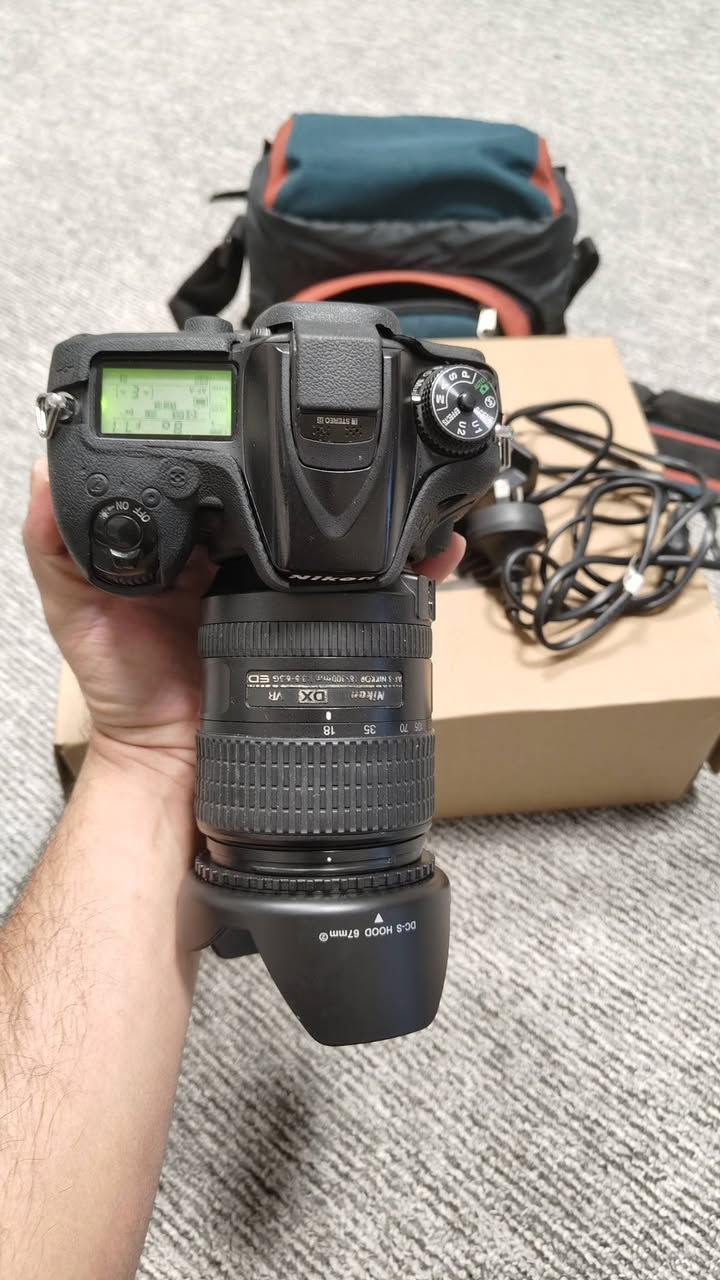 نيكون D7100 • نظيف • اكسسوارات كاملة