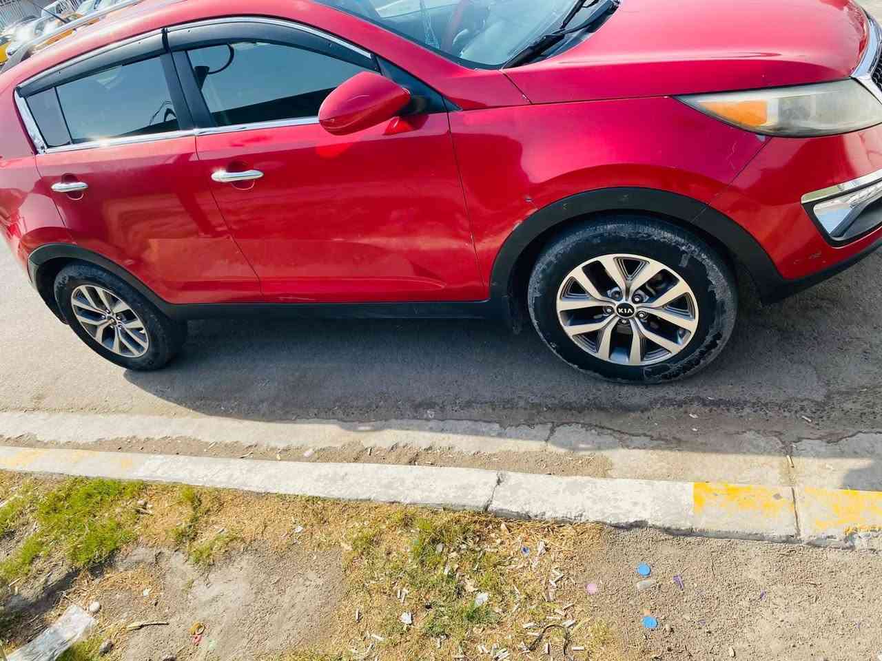 مكلف بالنشر كيا سبورتج ٢٠١٤ وارد أمريكي حادثها جاملغ وباب بأمريكا وباب بالعراق يعني ٣ قطع من جهة وحدة  محرك جديد كير جيدي اي السيارة مال بيت مامتعوبة سعرها ١٣٠ وبيها مجال للشراي مستعجل عالبيع التواصل رقمي اتصال وواتساب ***********
