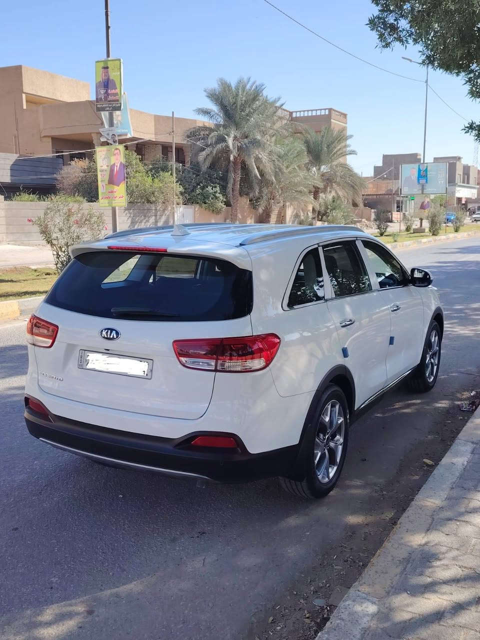 السلام عليكم
كيا سورنتو موديل ٢٠١٦ خليجية السيارة كفالة عامة رقم شمالي   ماشية 140 فقط جديدة معنى الكلمة استخدام شخصي 
* مواصفاتها :. 
محرك 4 سلندر دوش 2400 المرغوب (بدون دونز) 
حساسات أمامية وخلفية 
كامرة خلفية دوار 
زراك لايت 
لايت زنون بلادي 
اللايت الامامي والخلفي لد 
لد نهاري
كشافات ضباب 
مري شفط 
اشاير بالمري
يدات نيكل 
إنارة باليدات 
نظام الترحيب عند الاقتراب 
نظام ترحيب دخول 
منافذ شحن و يو اس بي 
كراسي جلد 
الكراسي الامامية كهرباء 
بصمات دخول وتشغيل 
شاشة لمس 
تحكمات استيرن كاملة
ثلاث وضعيات قيادة 
نزول منحدرات 
مانع الانزلاق 
سبعة راكب 
تبريد بيانو 3 قطع 
مناخين تبريد منفصل الراكب والسائق 
بردأت خلفية بلادي 
ويل كروم عدد ٥ 
تخم اطارات جديدة 
السيارة مدوشمة أرضية وكراسي فوق الجلد الاصلي 
وبعد بيها مواصفات أكثر السيارة جديدة جدآ وعلى ايد وحدة واستخدام قليل اسبيرها والجك والكتلوكات على وضع الشركة للاستفسار الاتصال على الرقم ***********
