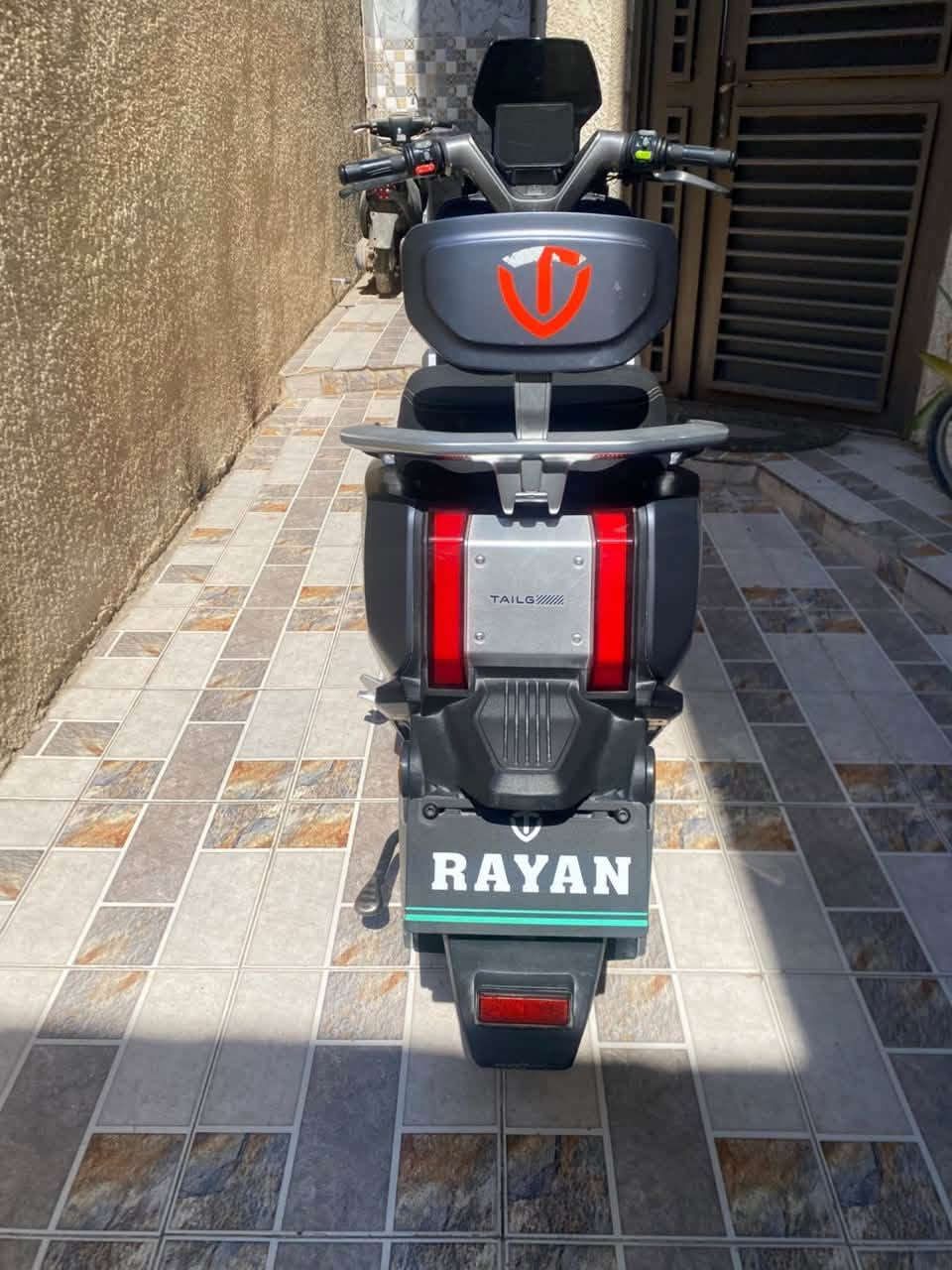 دراجه شحن الصاعقه 
موديل ٢٠٢٦
الدراجه جديده بمعنى الكلمه 
٣ بطاريات 
الشحنه الوحده تمشيك ٧٠ إلى ٨٠ كيلو 
بريك الخلفي والأمامي عنبار 
بصمتين 
حساس نضام سرقه 
تشغيل عن بعد 
لايت LED عدسه 
أشاير LED 
تاخذ الدراجه كبل لشارع ماناقصها شي 
السعر ٢٥٠'١ وبيها مجال بسيط 
***********
