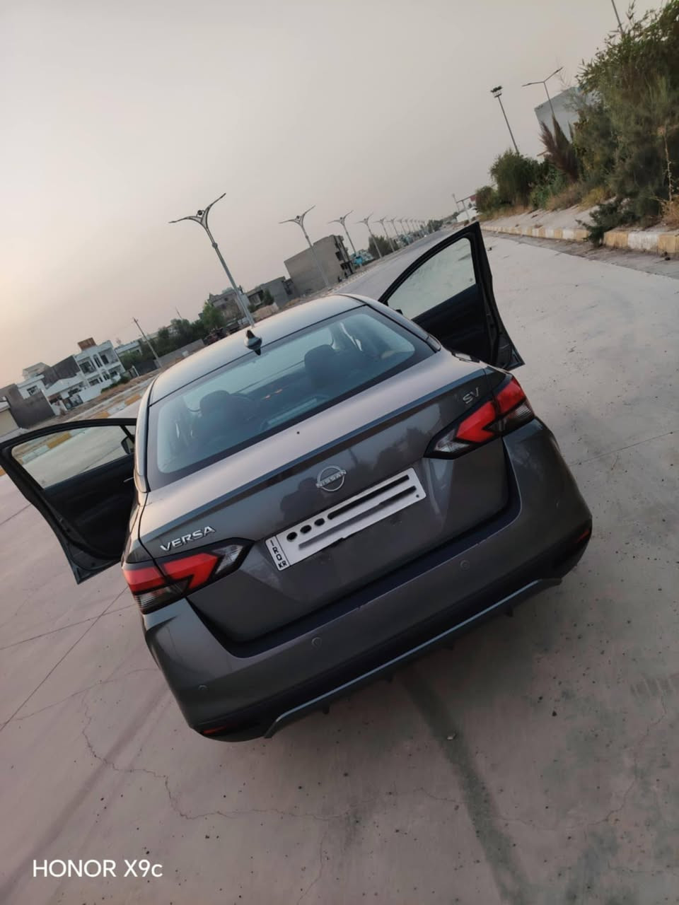 سلام عليكم 🤚 
نيسان فيرسا موديل 2023💝
رقم اربيل دولي سنويه لحد 2031🤩
مواصفات SVبلص🧿
بصمه♦️
رادار امامي ♦️
رادار خلفي ♦️
تحديد مسار ♦️
تحديد سرعه♦️
توقف ذاتي ♦️
تحكم استيرن ♦️
شاشه اعطال ديجيتال♦️
شاشه كامره دواره 360درجه♦️
كيج RPMالكتروني ♦️
دوشمه ذواخل على بلاد مطعم لونين ♦️
4تايرات جديد 😚
كير محرك شرط بدون فتح 🪬
تبريد شرط ثلج 🥶 
ظرر السياره 🛠️
جاملغ سكن امامي تبديل بدون دواخل+أقل من ربع بوني صبغ توحيد لون 🌹
دفتر بانزين بي 🤩
العنوان كركوك 💝 
السعر المطلوب 115ورقه بيها مجال 💵 
الهاتف ***********📱
