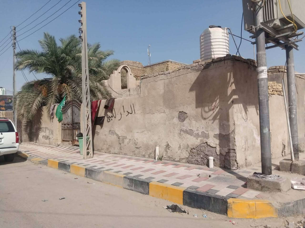 بيت ركن طابو صرف مساحته 150متر الحي العسكري الثاني  البيت على 3شوار ينزل من شارع الامام علي وتنزل من شارع سيد جواد وتنزل من شارع المستوصف كافة الخدمات موجوده سعره50مليون وبي مجال التواصل والاستفسار ***********
