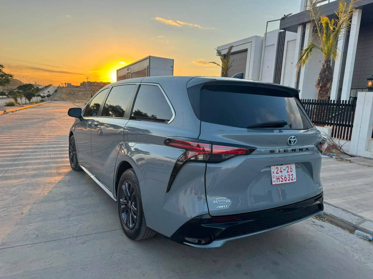 للبيع تويوتا Sienna 2024 XSe Hybrid ‏Toyota

بدون صبخ
* قبات مواصفات
* محرك هايبرد 2.5 لتر
* قوة إجمالية 245 حصان
* ناقل حركة أوتوماتيك CVT
* 7 مقاعد
*عداد 28 ألف مايل كوشن مع استرن هيتر
* متوفرة بنظام دفع أمامي دبل اكسن
* اقتصادية جداً بالوقود؛ استهلاكها المعلن حوالي 6.6 لتر/100 كم FWD و6.7 لتر
* شاشة وسطية كبيرة ونظام Toyota Multimedia مع Apple CarPlay وAndroid Auto لاسلكي
* عدادات رقمية 12.3 إنش
* شاشة Head-Up Display مقاس 10 إنش
* ثلاجة داخلية FridgeBox
* مكنسة كهربائية أصلية داخل السيارة
* جنوط 18 إنش بتصميم خاص بفئة Platinum
* أبواب جانبية كهربائية
* كاميرات 360وحساسات ومجموعة أنظمة أمان متطورة
* مقاعد مريحة وتجهيزات فاخرة للرحلات والعائلة.

*سعر 295 قابل للتفاوض
  ***********
‏موقع دهوك. ‬ دهوك, العراق

