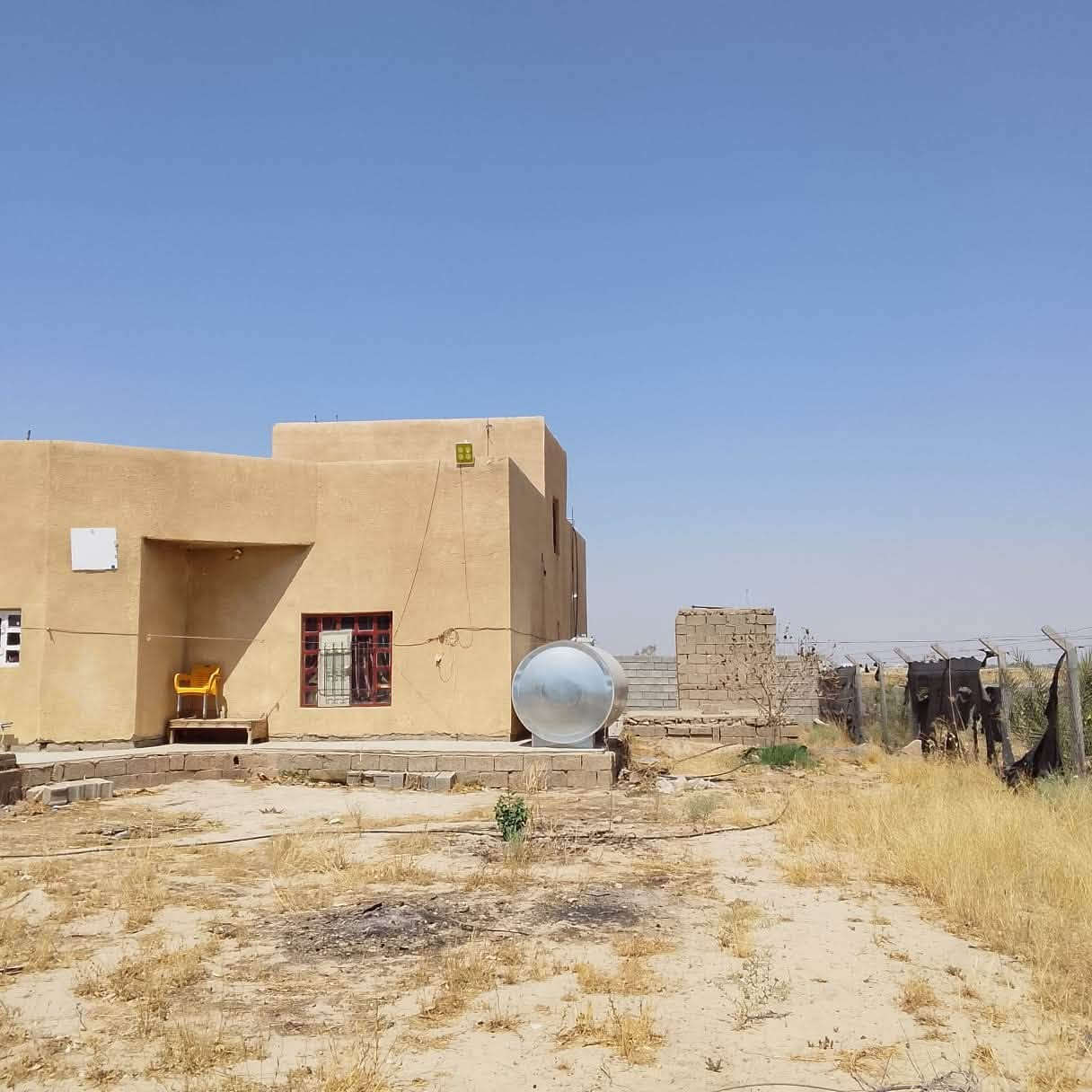 بيت للبيع مساحة بناء  140  كامل مكمل  ارضيه كاشي الموصل شغل درجه اولى  كل نقص مابي ومساحة الارض مايقارب دونم  واصل  وشارع تبليط ماء كهرباء جهاز للسكن  السعر  70 
الاستفسار تواصل اكثر ***********
