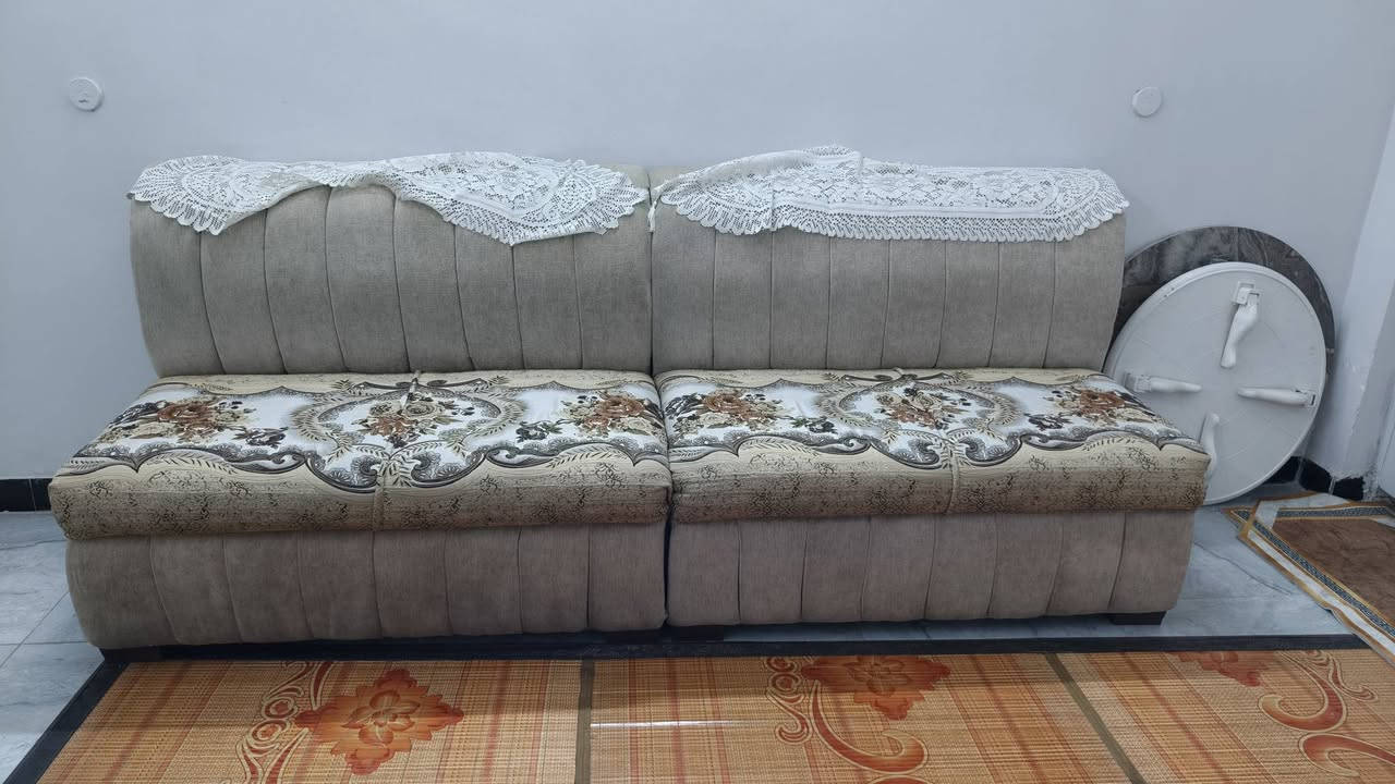 ديوان ثمانية مقاعد دوشمه جديده خشب بلوك السعر المطلوب 150 الف موجود في شهداء البياع تلفون *********** موجود واتساب

