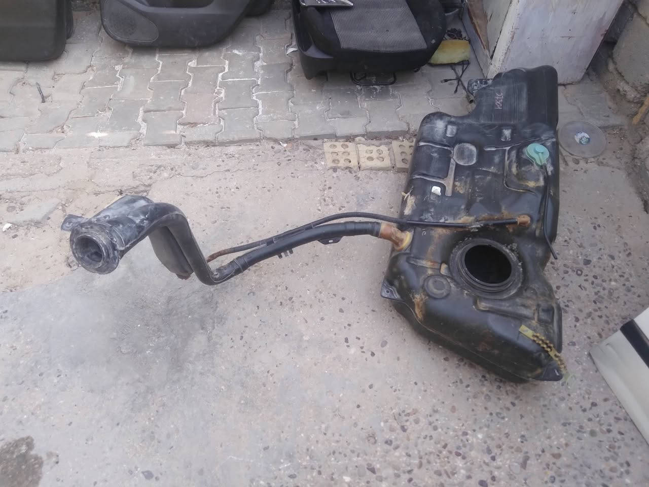 ,*********** غراض بيجو ٣٠٧  م ٢٠٠٦ شتحتاج اتصل واذا شلع كلش اتساهل بيهن مكاني محموديه
