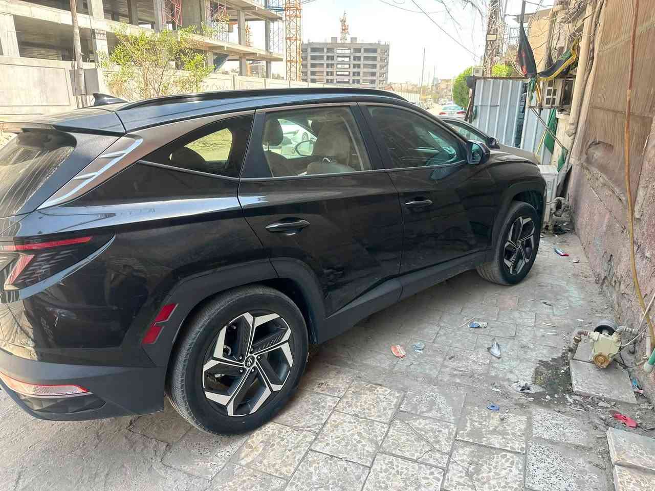 توسان هايبرد موديل 23 وارد امريكي اسود ملكي داخل ابيض فول مواصفات بانوراما تحكمات گير لمس شاشه لمس تبريد لمس ماشيه أقل 26000 سياره جدا نظيفه حادثهه فقط بارد موضح بالسونار والسونار بتاريخ اليوم أخذته للاتصال 
*********** وات ساب.
السعر 177 ورقه وبي مجال.
