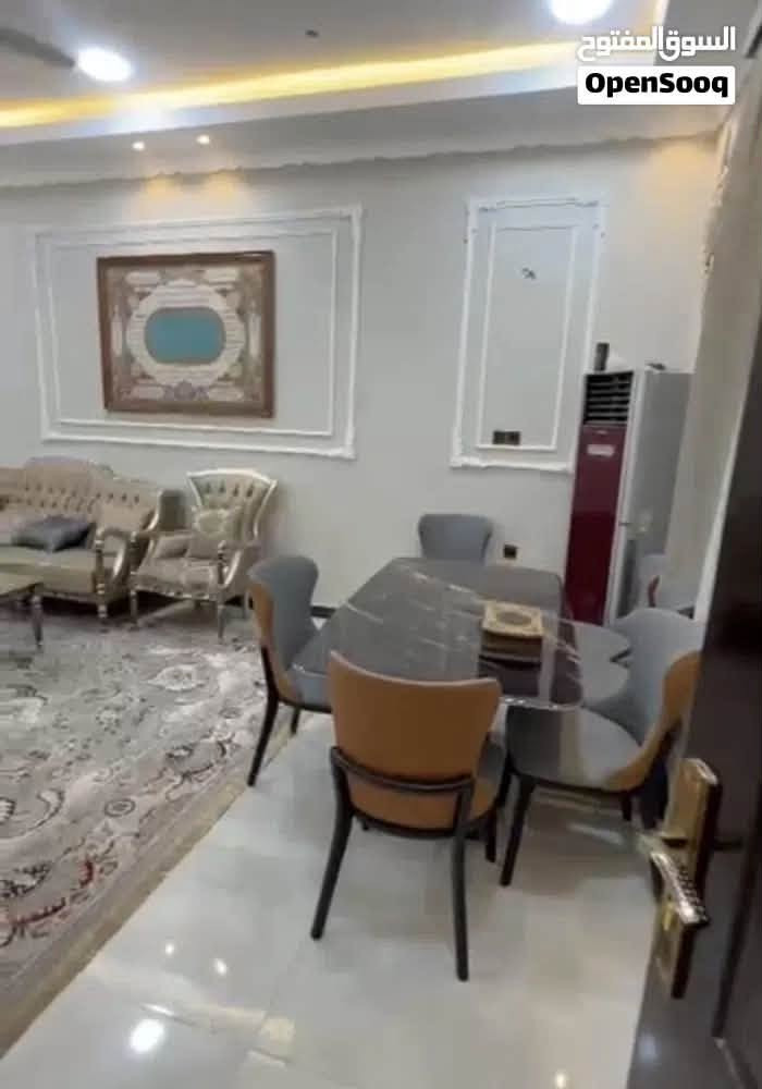 شركه المتين اللاستثمار العقاري والمقاولات
بيت للبيع

الجبيله _شارع السايلو الشارع العام

مكون من : طابق ارضي عباره عن غرفتين منام وصاله واستقبال وصحيات ومطبخ وطارمة 

طابق اول نظام شقه (سويت) تحتوي على غرفه وصاله وصحيات ومطبخ 

طابق ثاني صاله ومطبخ وصحيات 

بالاضافه الى واجهه الدار عباره عن بنايه مفصوله عن الدار 

يحتوي على سنتر وطابق اول مكون من شقتين 

كل شقه تحتوي على غرفه وصاله وصحيات ومطبخ 

*علماً ان تصميم الدار يحتوي على مصعد قيد الانشاء* 

مساحته 250 متر بواجهه 12 ونص والنزال 20

~ طابو ملك صرف ~

••• 3 طوابق  ••• 

 

& نسعى جاهدين لتقديم افضل خدمه لعملائنا&الكرام

الاستفسار الاتصال على 

*********** 

زورنا في موقعنا الكائن 

الطويسه حي الخضراء 

الطويسه قرب مطعم زرزور
