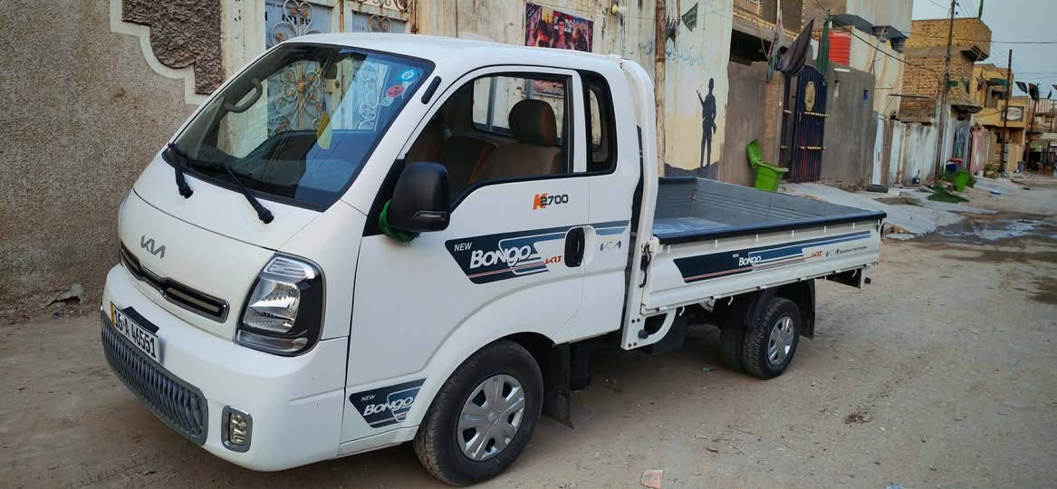 السلام عليكم كيا حمل للبيع 2023 ماشيه 68 رقم قادسيه سياره جديده ومكفوله كفاله عامه  145 وبيها مجال ***********
