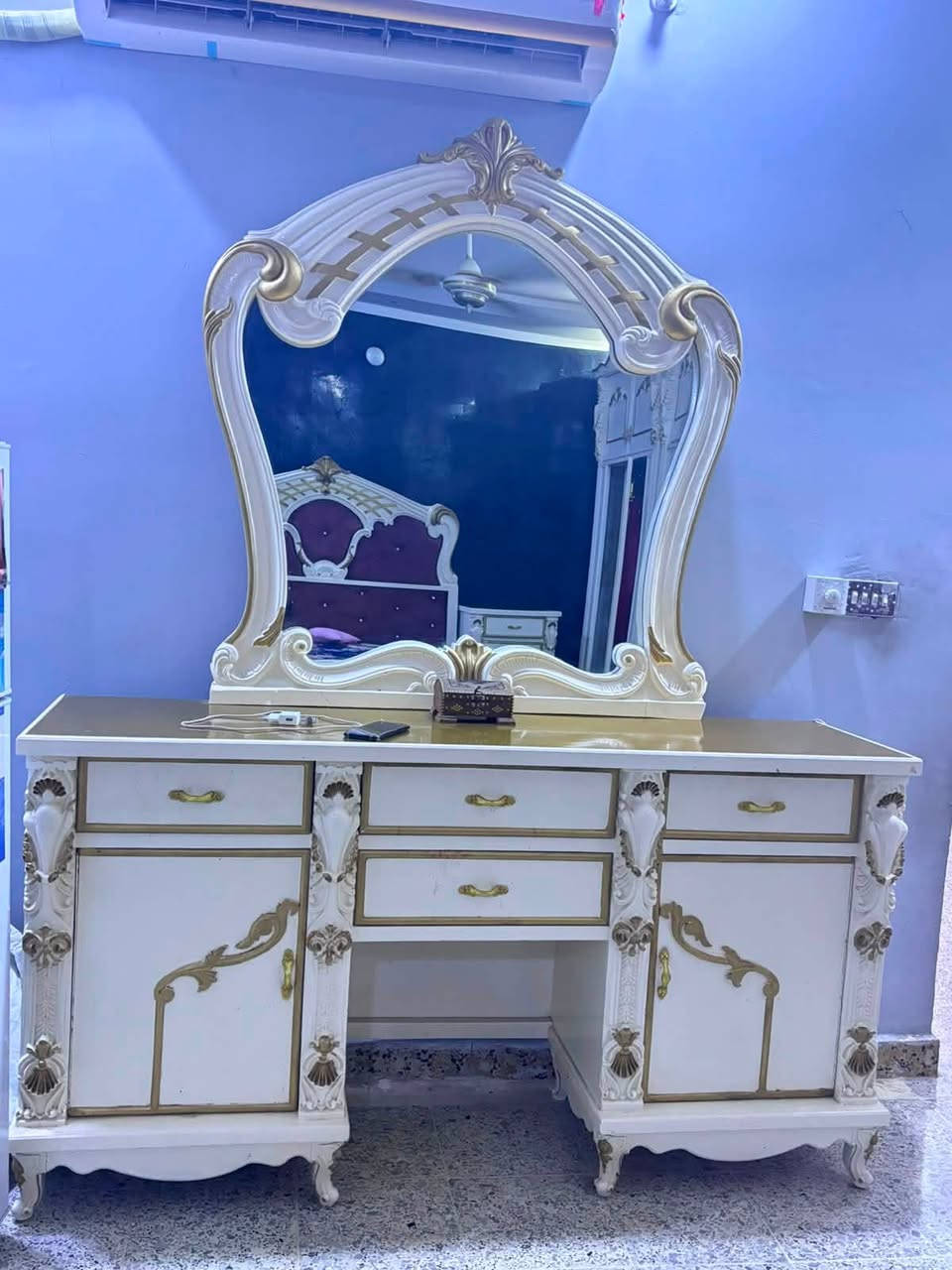 سلام عليكم غرفه نوم شرط حطاطه  غرفه نضيفه جدا للبيع السعر مليونين فقل  اتصال ع هذا الرقم ***********
