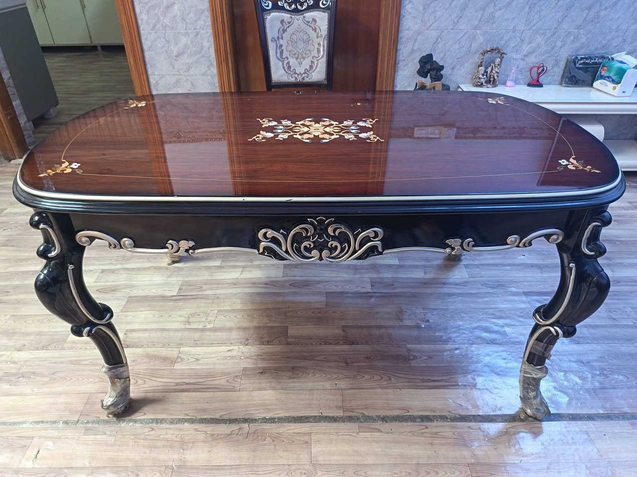 السلام عليكم
ميز طعام للبيع مع ٦ كراسي السعر ٥٠٠ الف
العنوان بغداد البلديات حي التراث الاتصال على الرقم يوجد واتساب***********
