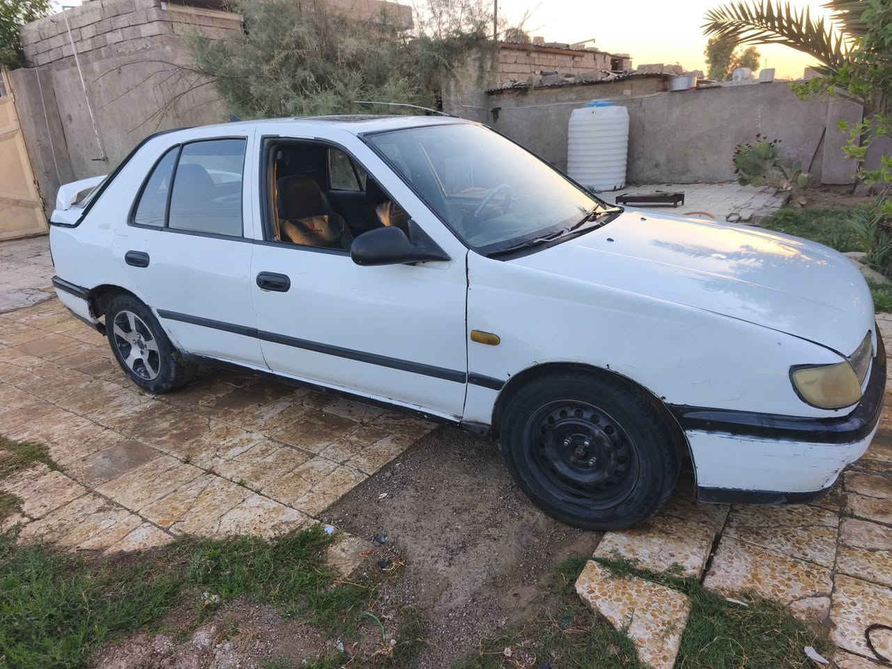 سلام عليكم للبيع
نيسان صني موديل ١٩٩٢

كير محرك انضاف معمر جديد بيها كاربون بانزين ماستر 

شرط تحويل سنويه بيضاء 

السعر 17 ورقه وبيها مجال بسيط

سياره تريد شويه مصرف 

***********
