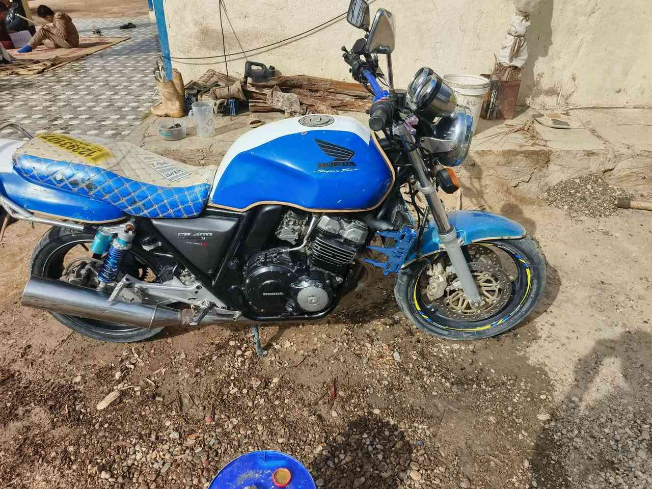 السلام عليكم 
CB4 400
جيل اول 16 ولف نشاطه فول 
بطناش (1-2-3)  
نضيف للبيع السعر
مليون و300 بي مجال 
المكان الدولاب المركز 
***********
