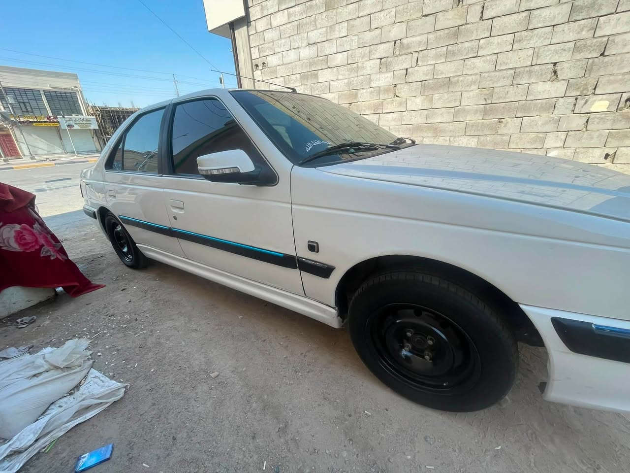 سيارة بيجو مديل 2021
سيارة حلو نظيفه

مانقصه شي 

تايرات جدد 

تبريد ثلج 

كير ومكينه 100%

بيه فقط بارد باب السايق 

رقم الهاتف ***********
