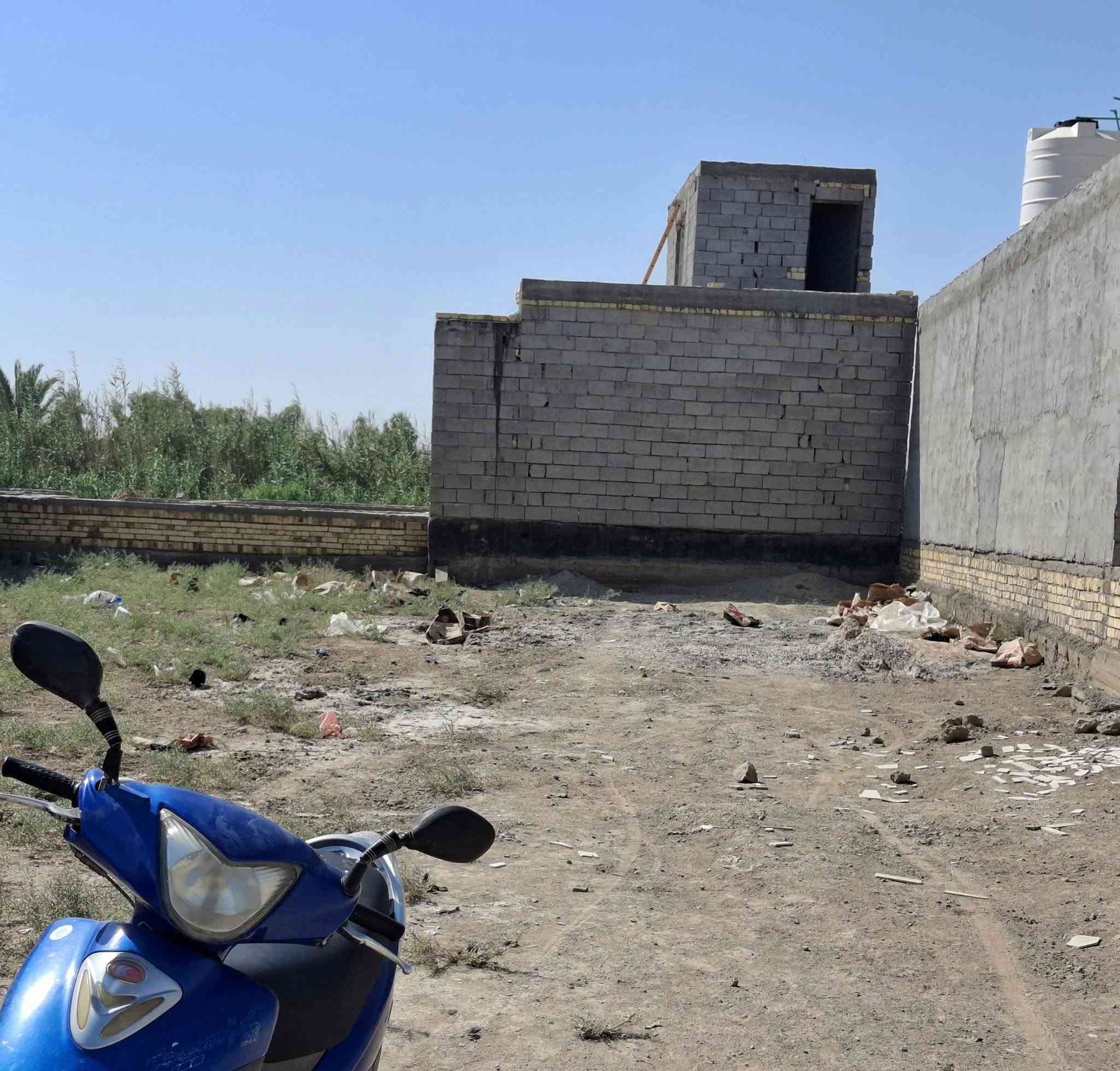 قطعة ارض زراعية للبيع منطقة بستان سيد صاحب المساحة ٣٠٠متر عرض١٢ ونزال٢٥ مدفونة وجاهزة
مع توفر كافة الخدمات ماء كهرباء شارع ٨م
السعر ٢٠ قفل
***********
