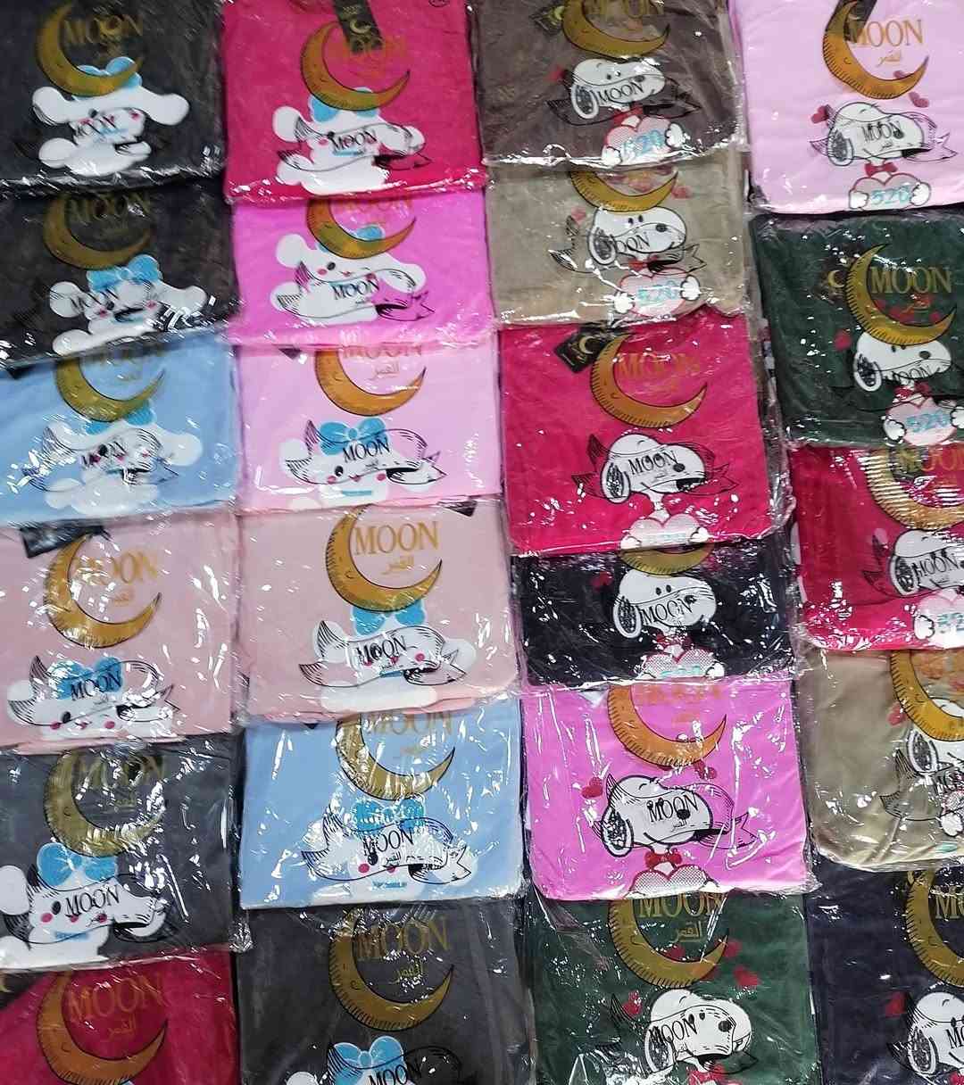 تراك نسائي من L الى 3XL بسعر ١٢ الف

نص مكتوب في الصور:
- تراك بسعر ١٢ الف