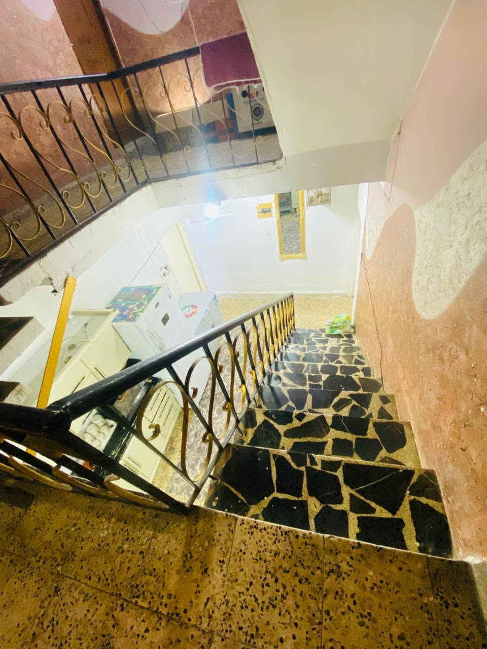 سلام عليكم بيت
        للبيع. للبيع. للبيع... ❗

بيت في منطقه البلديات حي التراث بموقع مميززز... البيت طابقين 112م طابو صرف البيت ثاني ؏ ركن البيت عكاده نضيف ينسكن بيه يتكون البيت من (كراج كبير +استقبا+مطبخ + صحيات + مخزن+ غرفه نوم)..... الطابق الثاني يتكون من 2 غرف نوم + ممر.... سطح كبير شتايكر 2))   الجبهه 5 ونص)  النزال 20

السعࢪ 170 🔒.    الشࢪاي فقططط يتصل👇

 ***********
