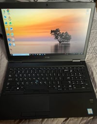 Latitude 5580 • i7 الجيل السابع • 940MX 2GB