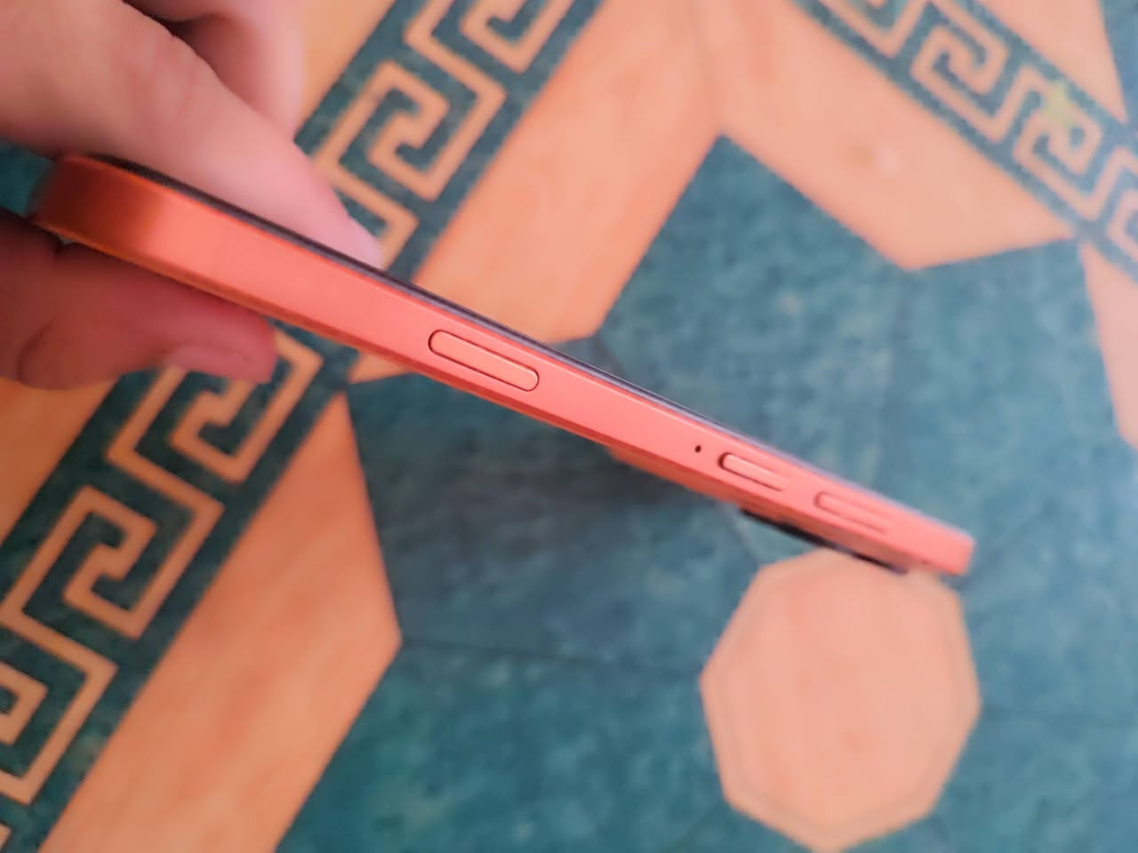 للبيــــع جهاز جديد بالكارتون 📱✨
جهاز اندرويد محَور شكل iPhone 17 Pro Max 2025
اللون: برتقالي ملكي 
الحالة: جديد بالكارتون مامتفك
المميزات:
- دكمة الكامرة الجانبية شغالة
- شكل فخم واللون مطلوب
- كامرة + اتصال + شغال 100%
الملحقات: الكارتون ماله

السعر: 110 الف قابل للتفاوض البسيط
المكان: الديوانية - ال بدير

للاستفسار: ***********
