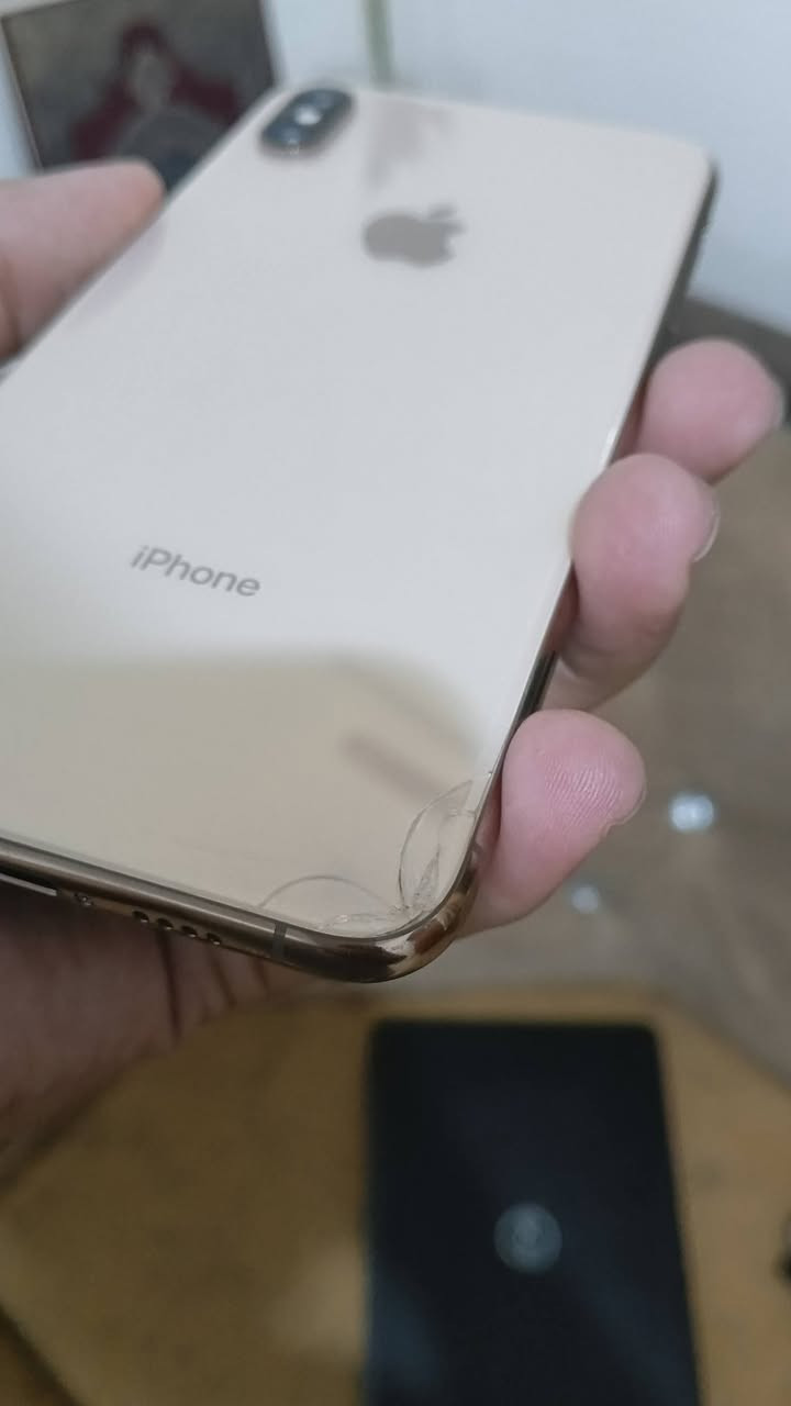ايفون  Xmax (دبل سيم)
ذاكرة 64 
بطارية 100 
مبدل شاشة اصلية gx فيس ايدي شغال ✅ 
نظافة 95 بالمية 
شرط كلو شغال بيه شي يرجع التلفون
السعر 180 بيه مجال بسيط حك جيتك
مكاني موصل ايسر توصيل ماعندي 
*********** واتس اب
